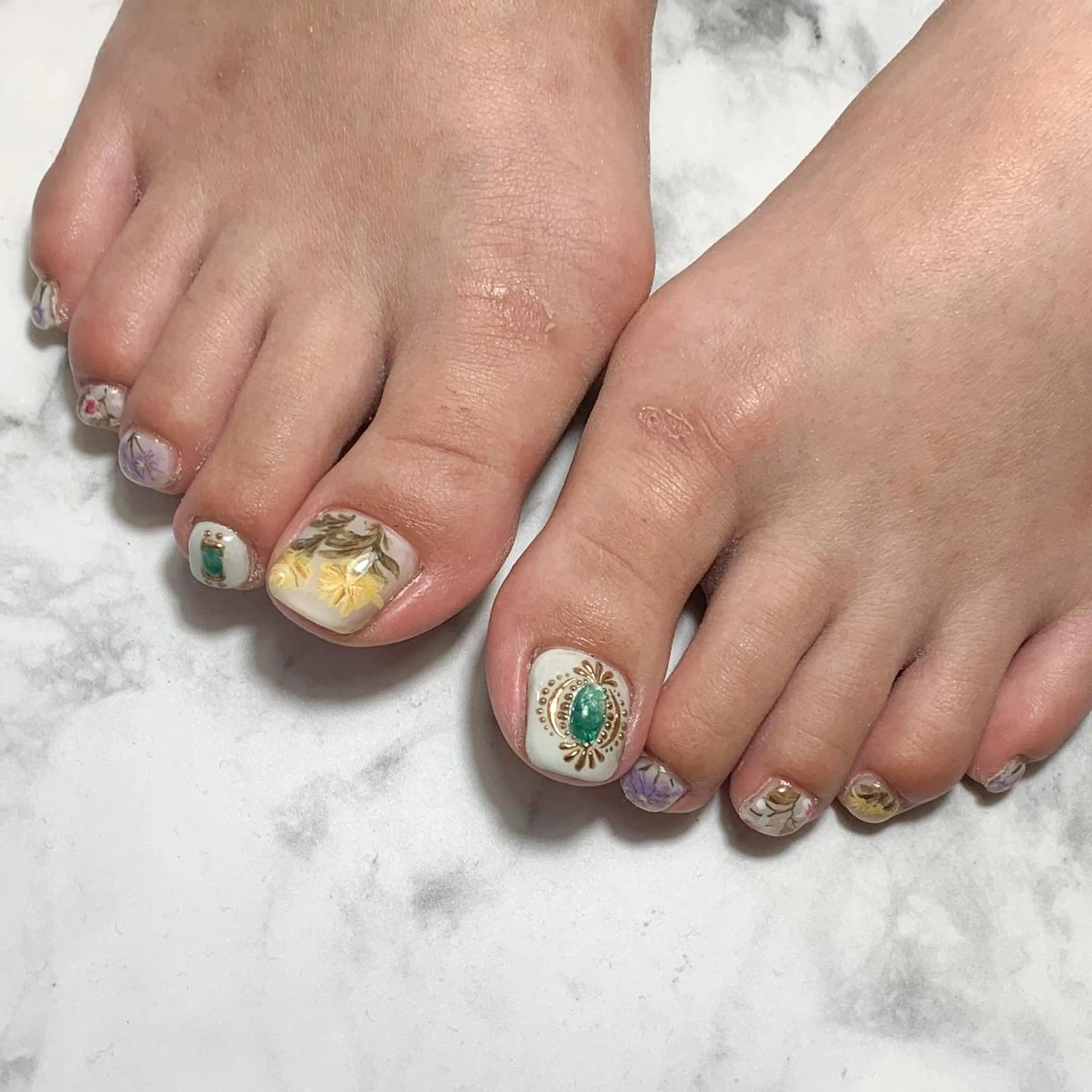 ネイル フットネイル atelier FIORITURA所属・FIORITURA aiのネイルデザイン