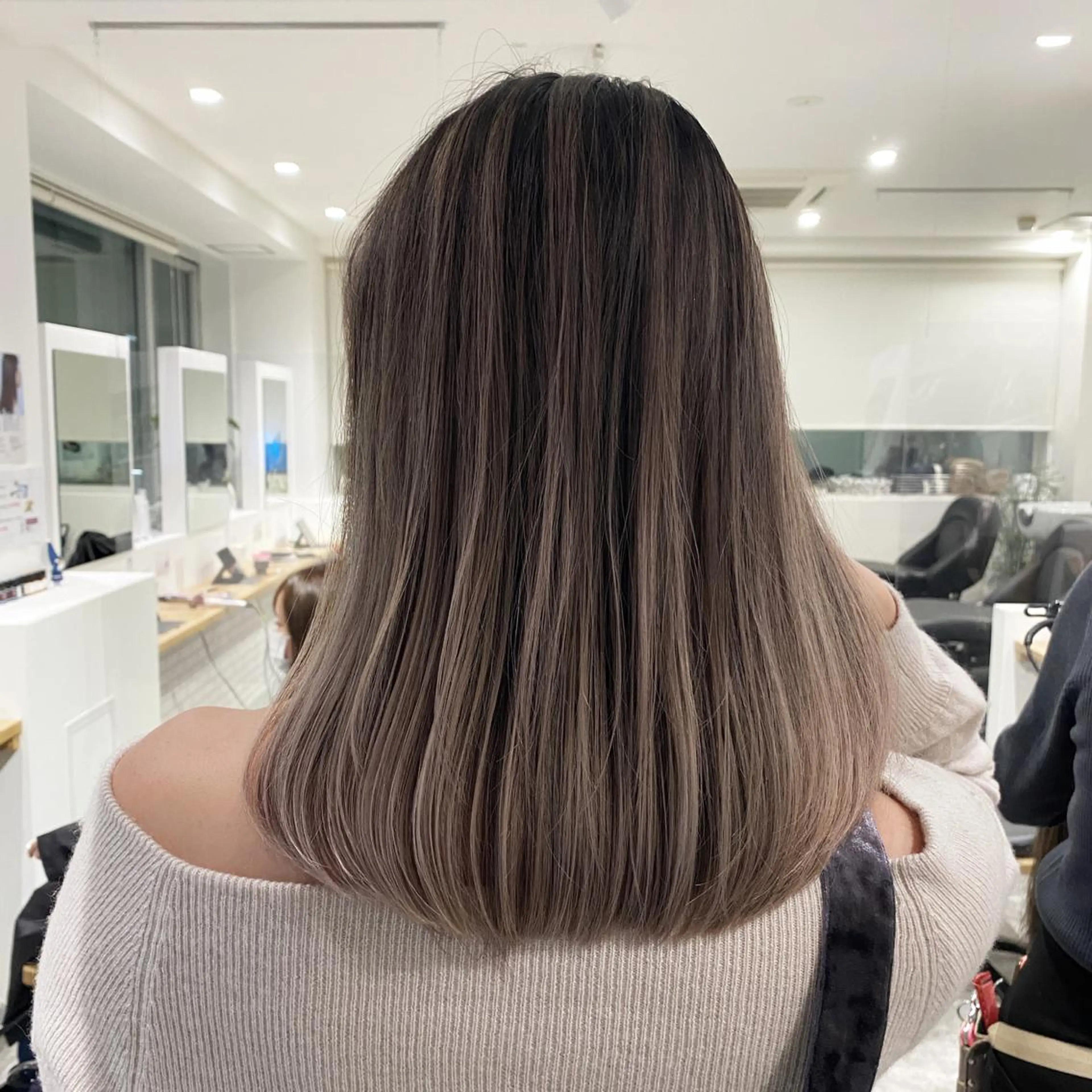 ミディアム カラー ベージュカラー ブリーチ ミルクティーベージュ ホワイトミルクティーベージュ JILBLAN京都 ショート/ハイライトのヘアスタイル