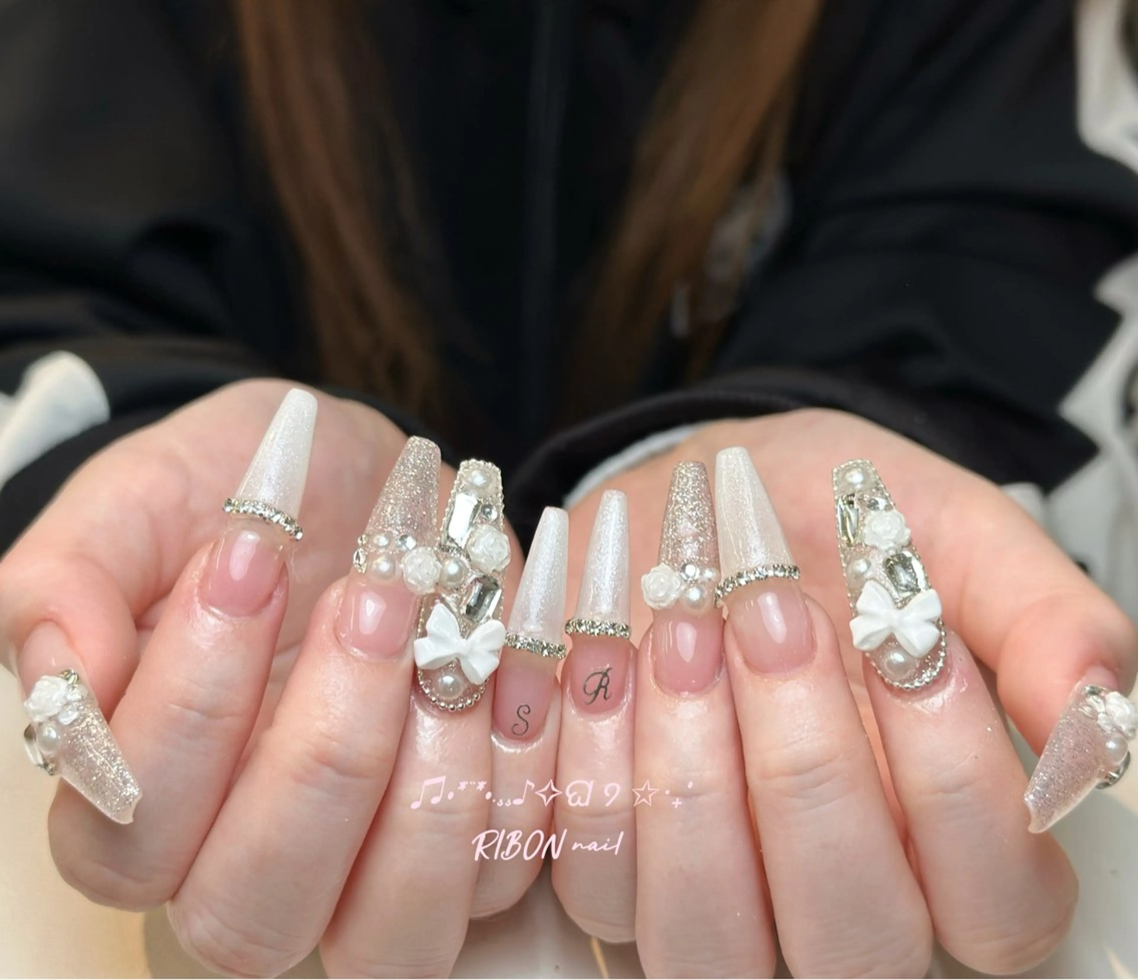 ネイル アートネイル 成人式 長さ出し キラキラネイル ロングネイル ハンドネイル RIBONネイルサロン所属・RIBON nail salonのネイルデザイン