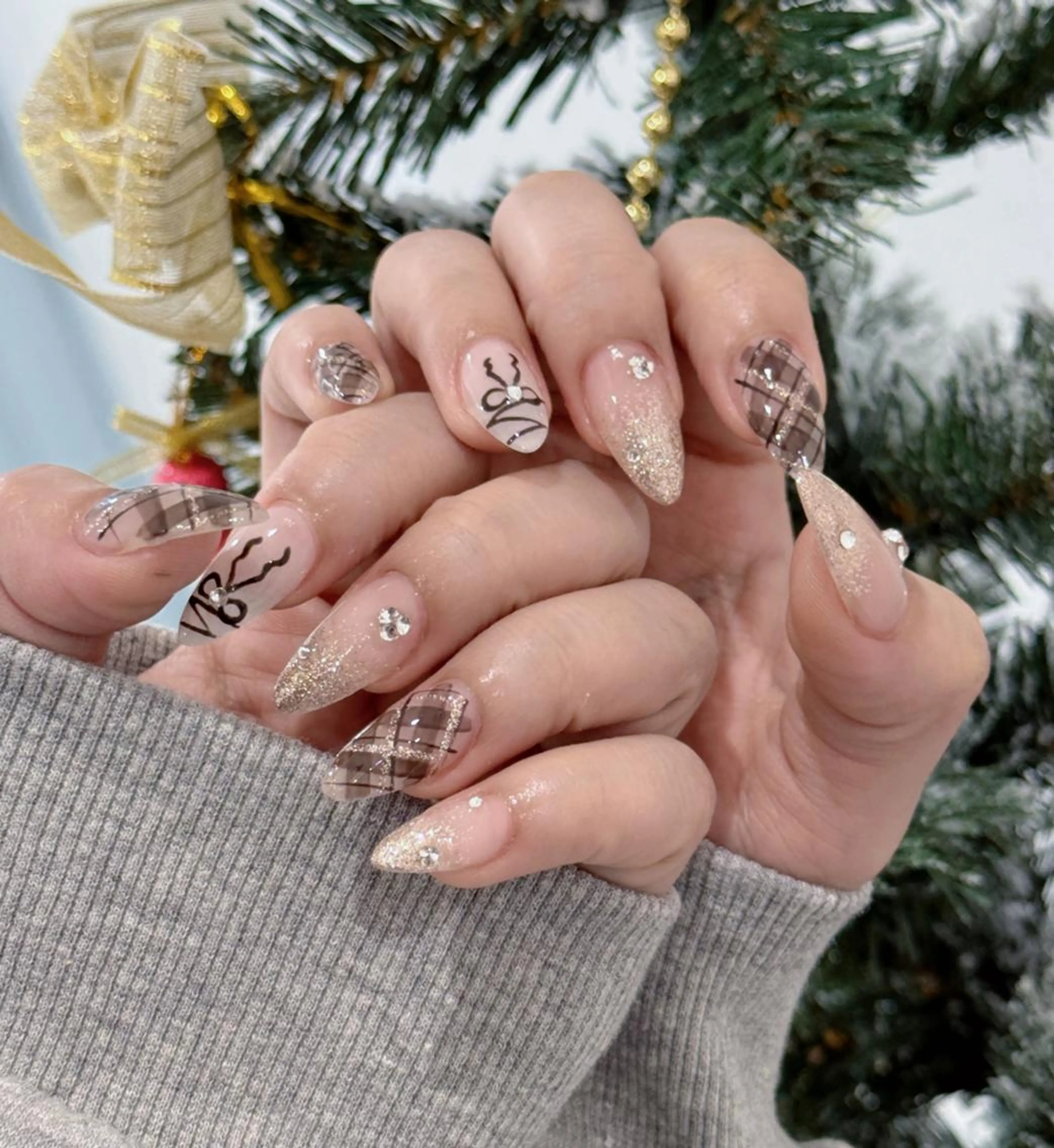 ネイル フットネイル ジェルネイル マグネットネイル 持ち込み ワンカラーネイル NAILS 168 新大久保店のネイルデザイン