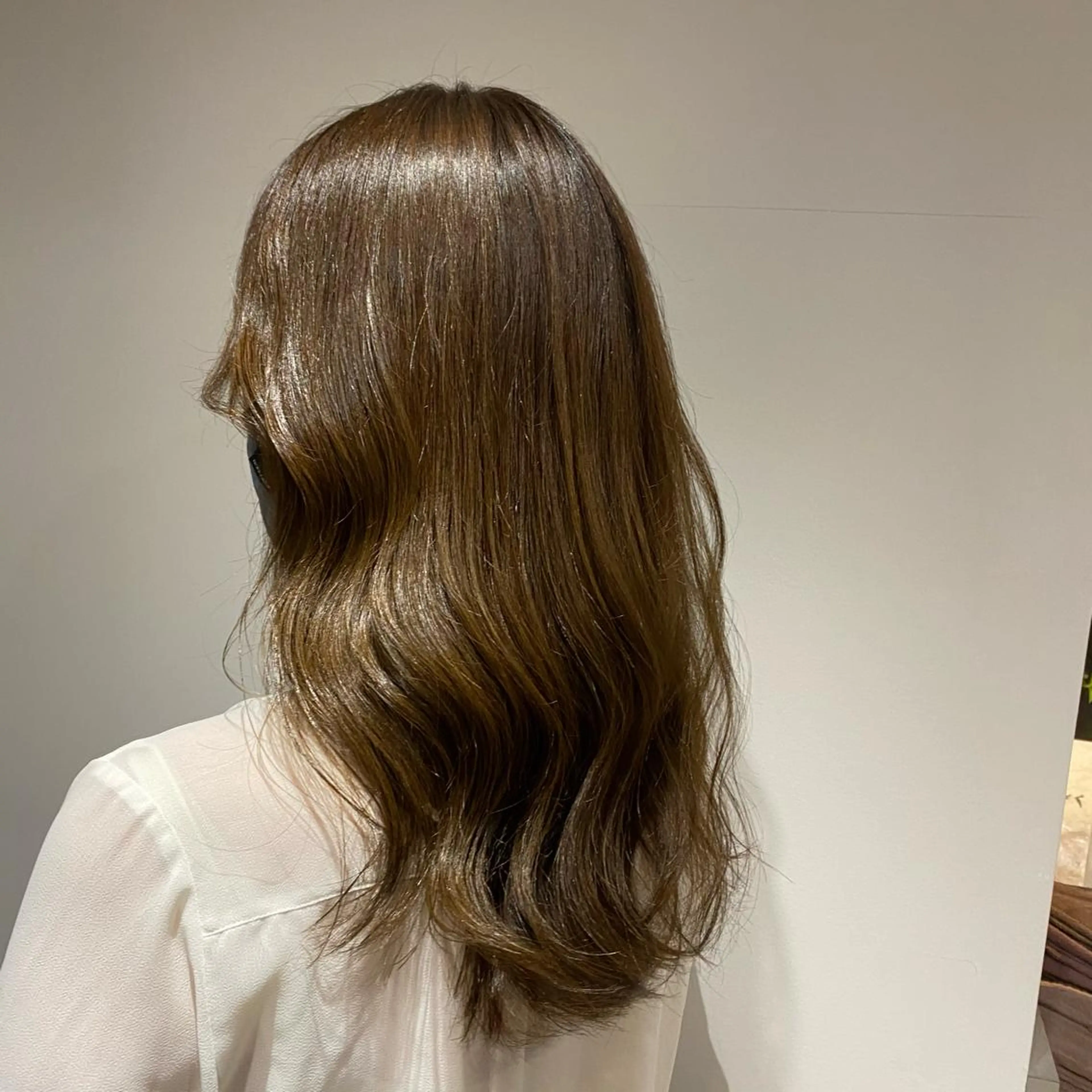 セミロング カラー 透明感カラー 増子 祐太朗のヘアスタイル