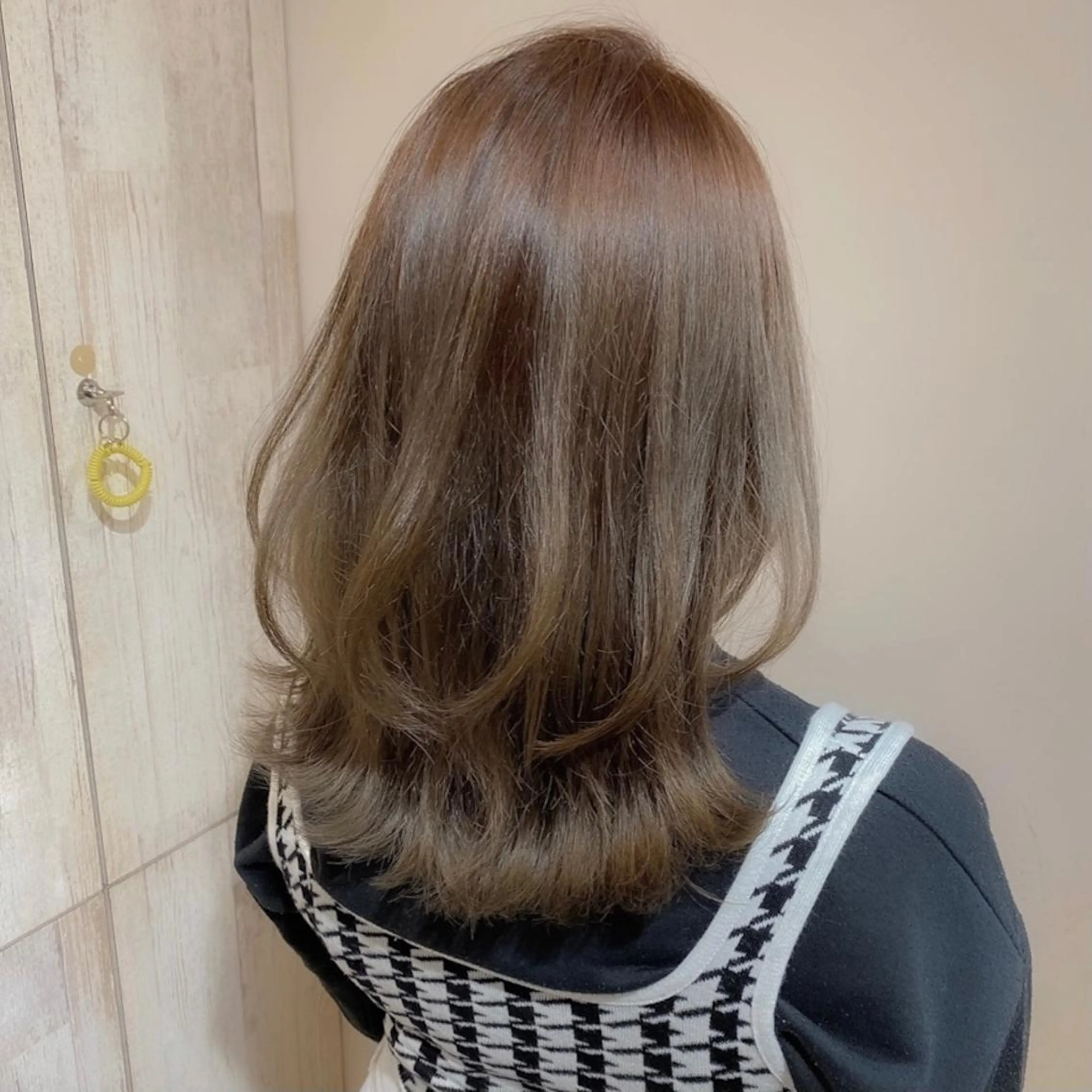 ミディアム カラー カット ヘアカラー トリートメント On所属・顔まわりカット🌟 くびれヘア/寺門遥輝のヘアスタイル