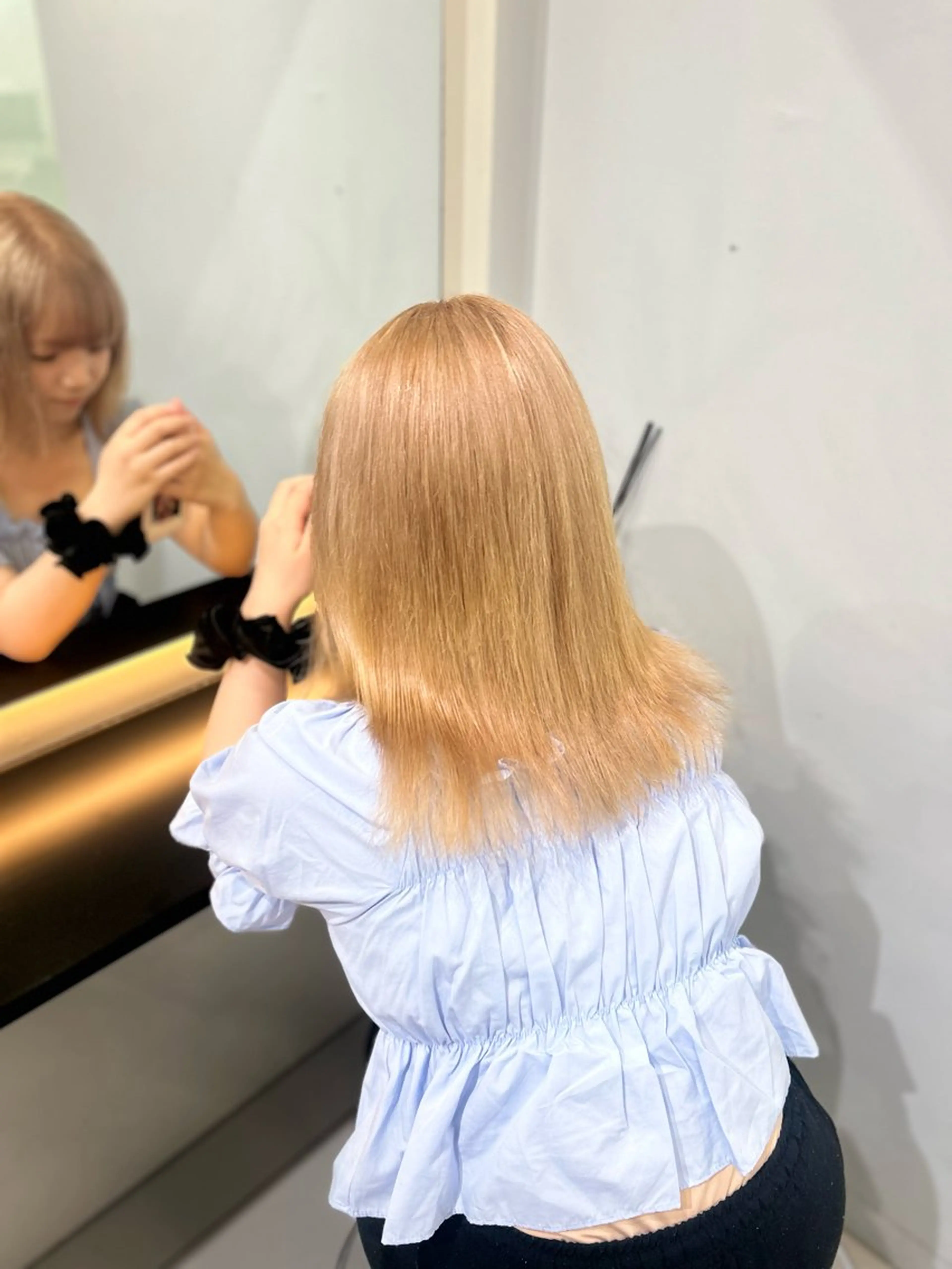 ケアブリーチ（リタッチ）➕ケアカラー【4​〜​5h】の写真