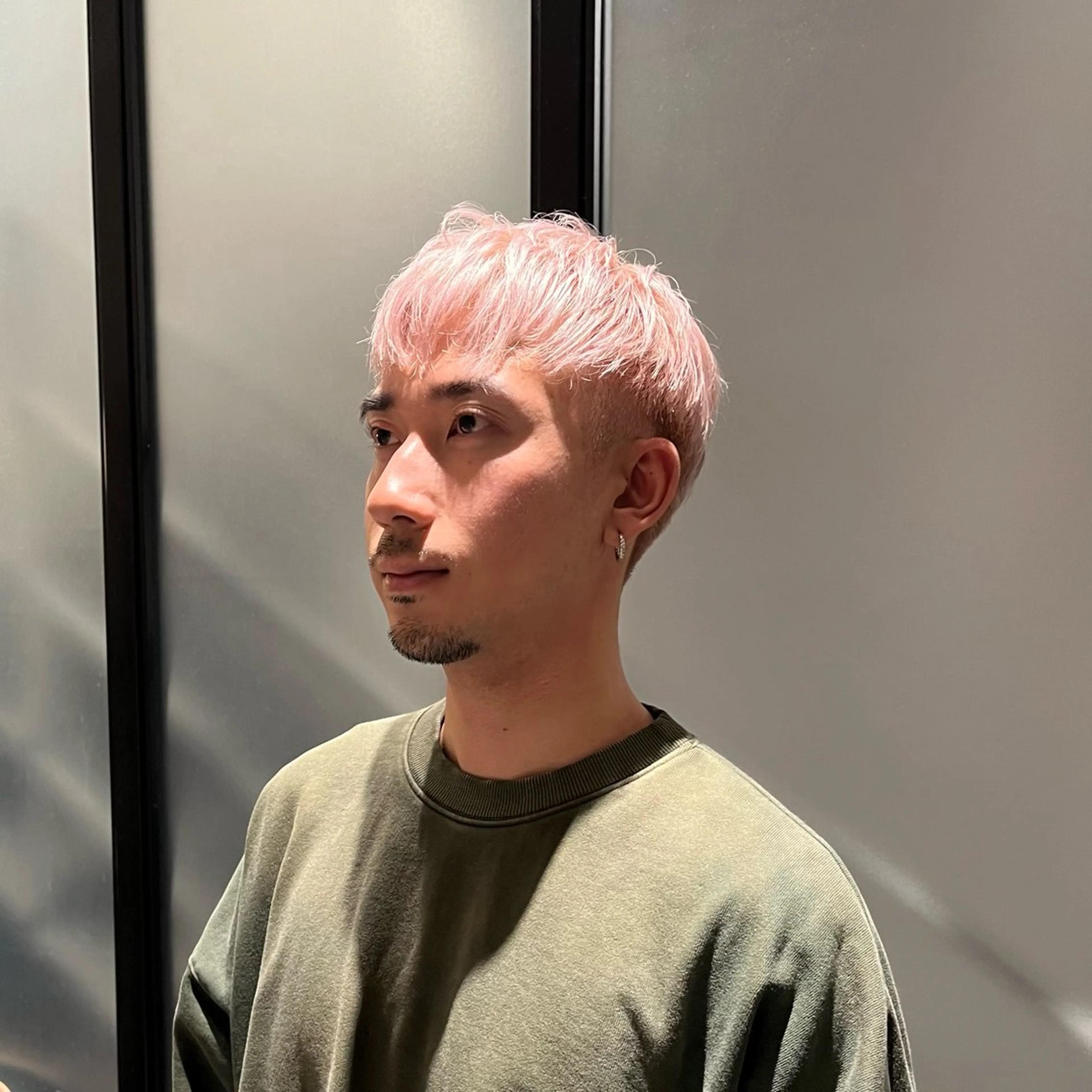 ショート カラー カット ヘアカラー GO TODAY SHAiRE SALON 原宿本店所属・レイヤー/ボブカット ハイトーン　河内康太のヘアスタイル