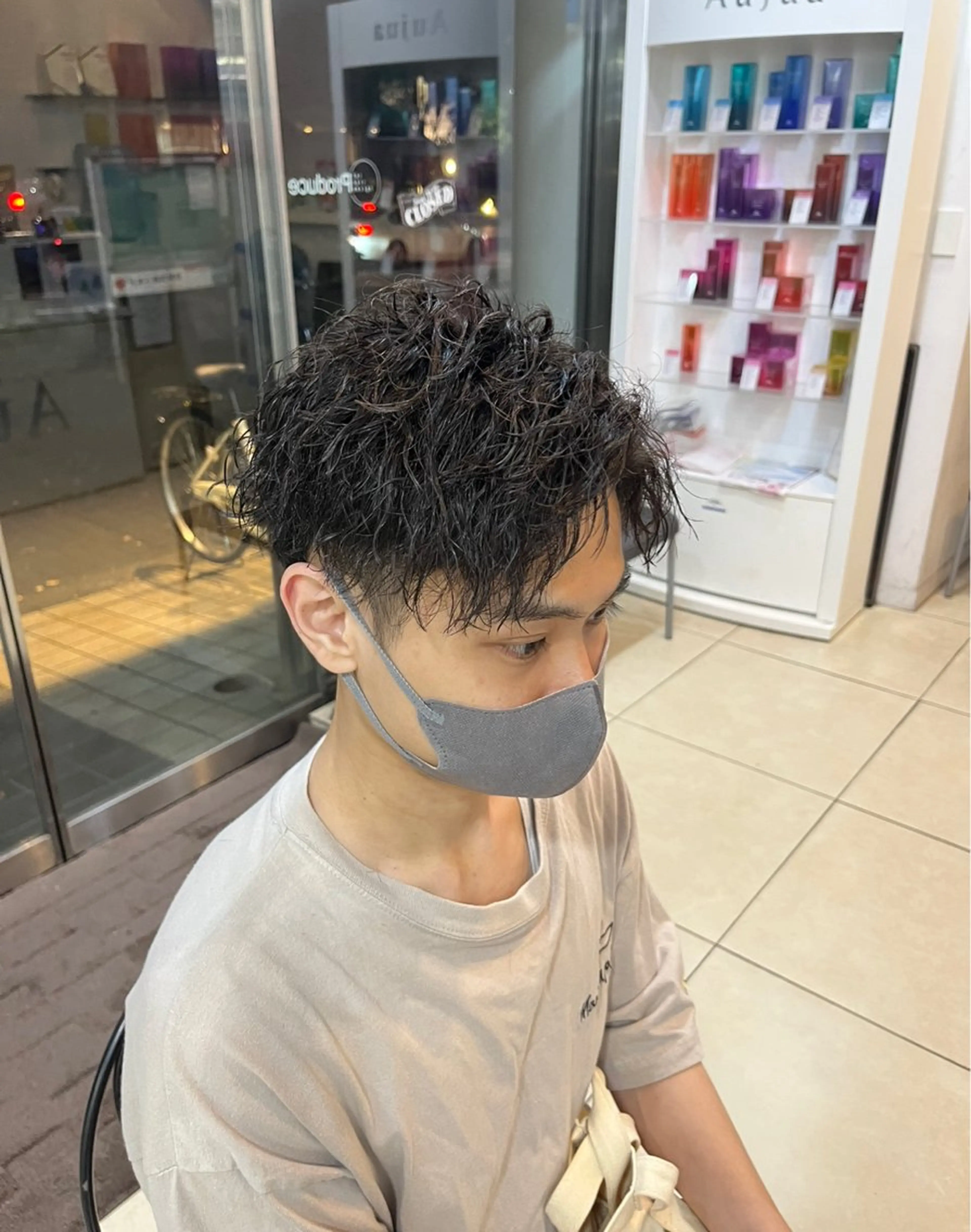 ショート パーマ メンズ アップバング メンズパーマ ツイストスパイラルパーマ ショートヘア スパイラルパーマ カット パーマ カルマ・ニュアンス パーマ　須田龍世のヘアスタイル