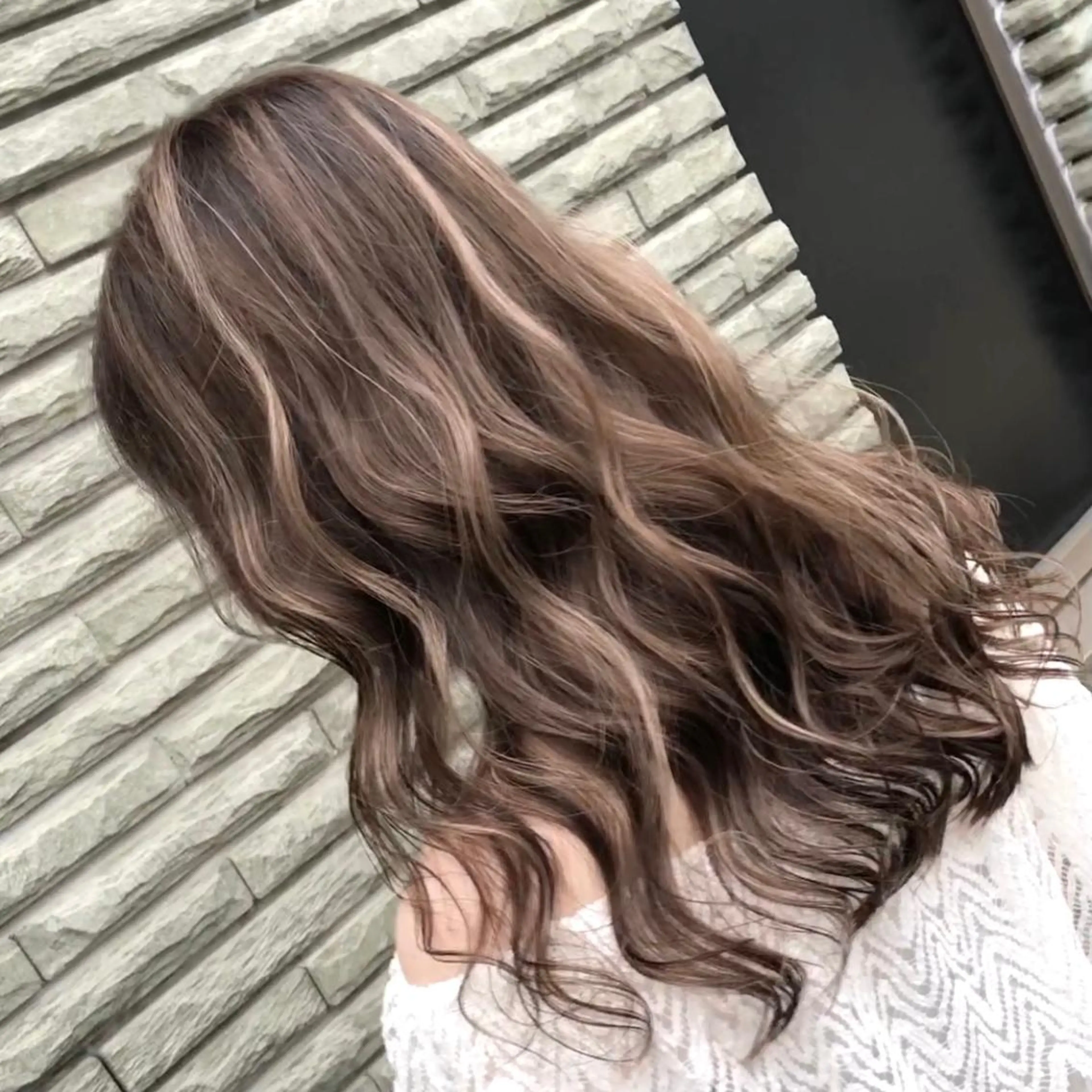 セミロング カラー ヘアアレンジ バレイヤージュ デザインカラー ハイライトカラー 外国人風カラー ハイライト カット ヘアカラー トリートメント アンドウ ユウ/ レイヤーカット/韓国のヘアスタイル
