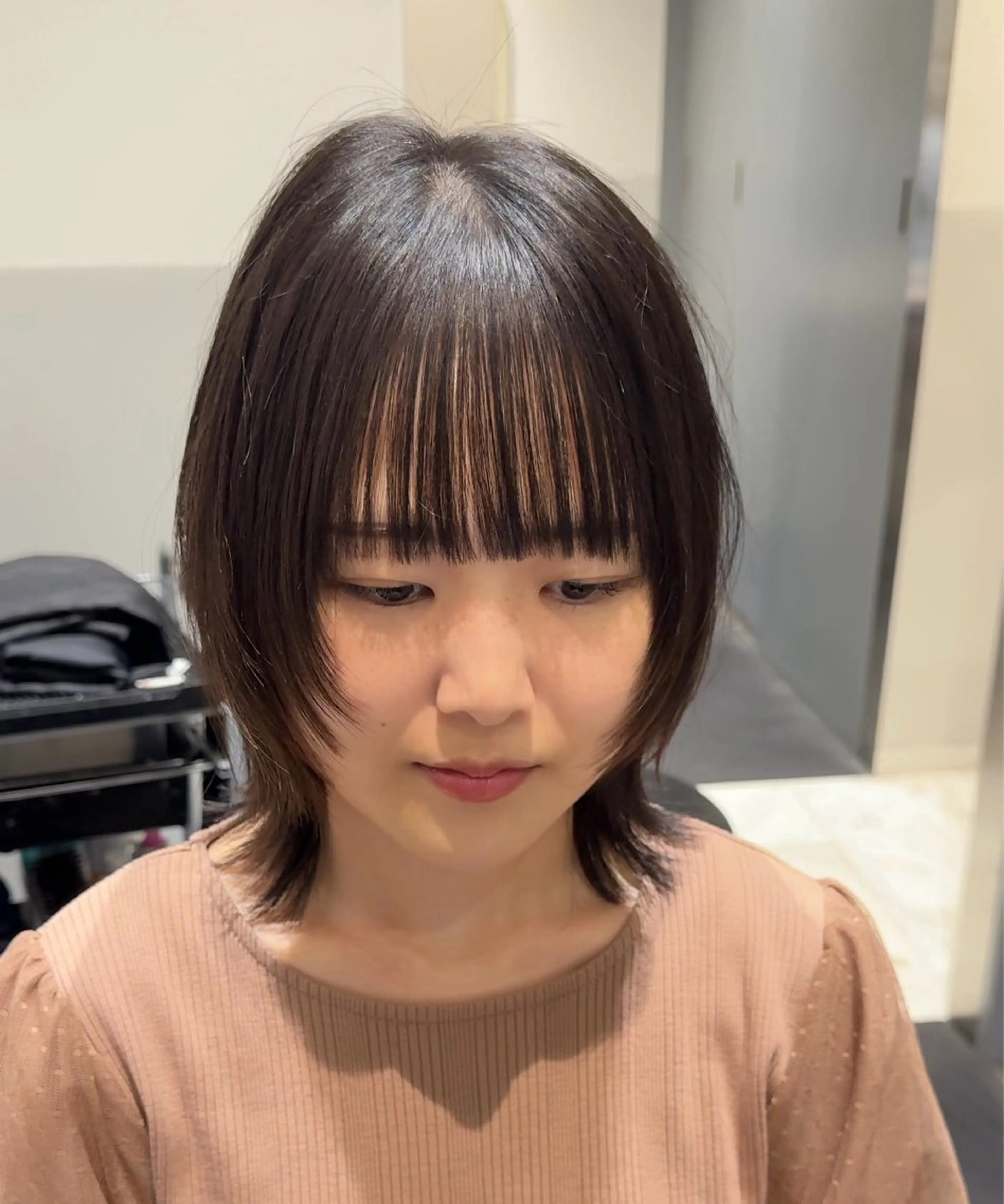 ショート 顔まわりレイヤー レイヤーカット 小顔カット SALOWIN新宿三丁目【サロウィン】所属・ハッシュレイヤー💐 透明感カラー💐青木のヘアスタイル