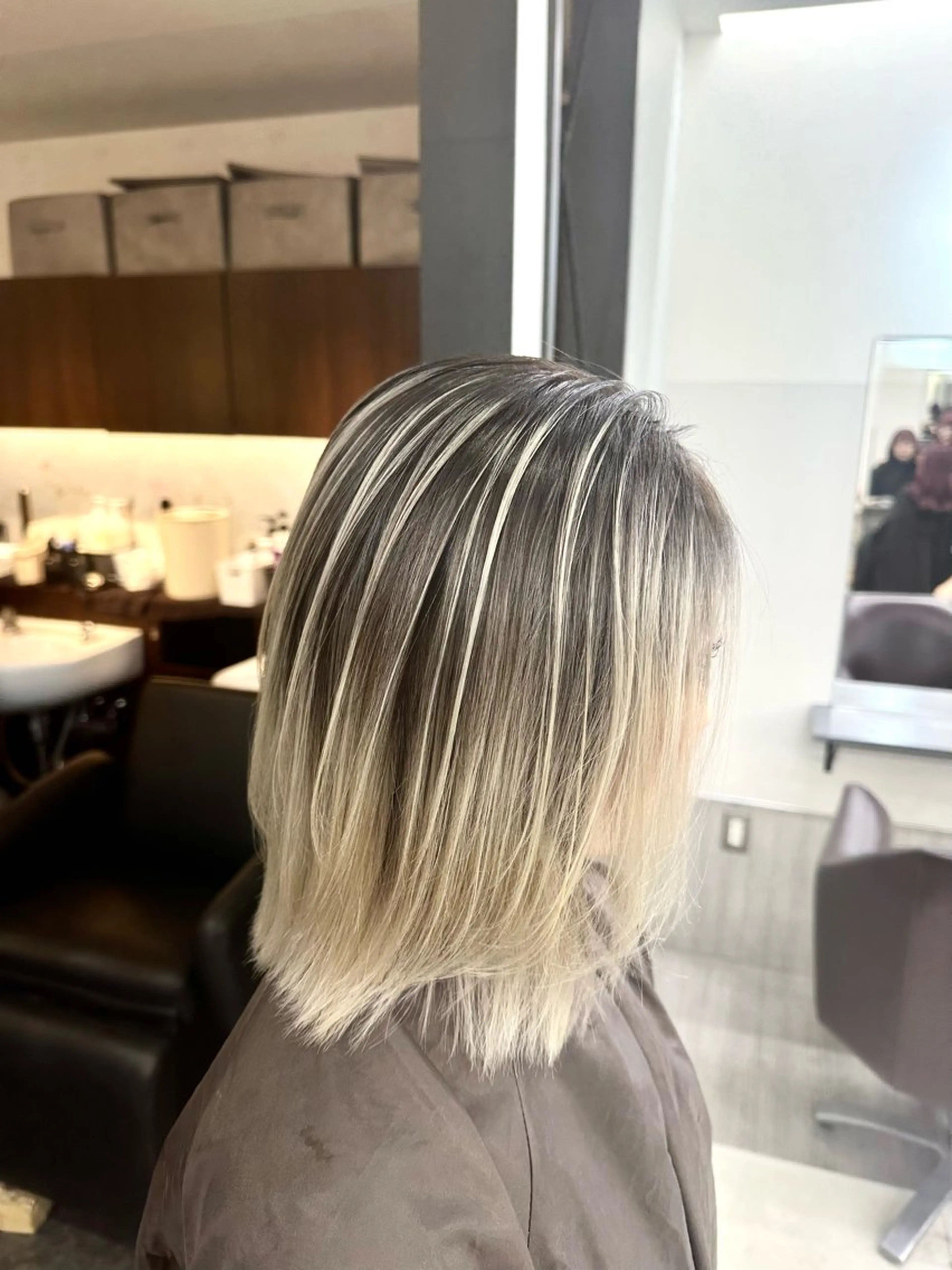 ミディアム カラー カット ヘアカラー トリートメント バレイヤージュ/ ハイトーン/ムラ修正のヘアスタイル