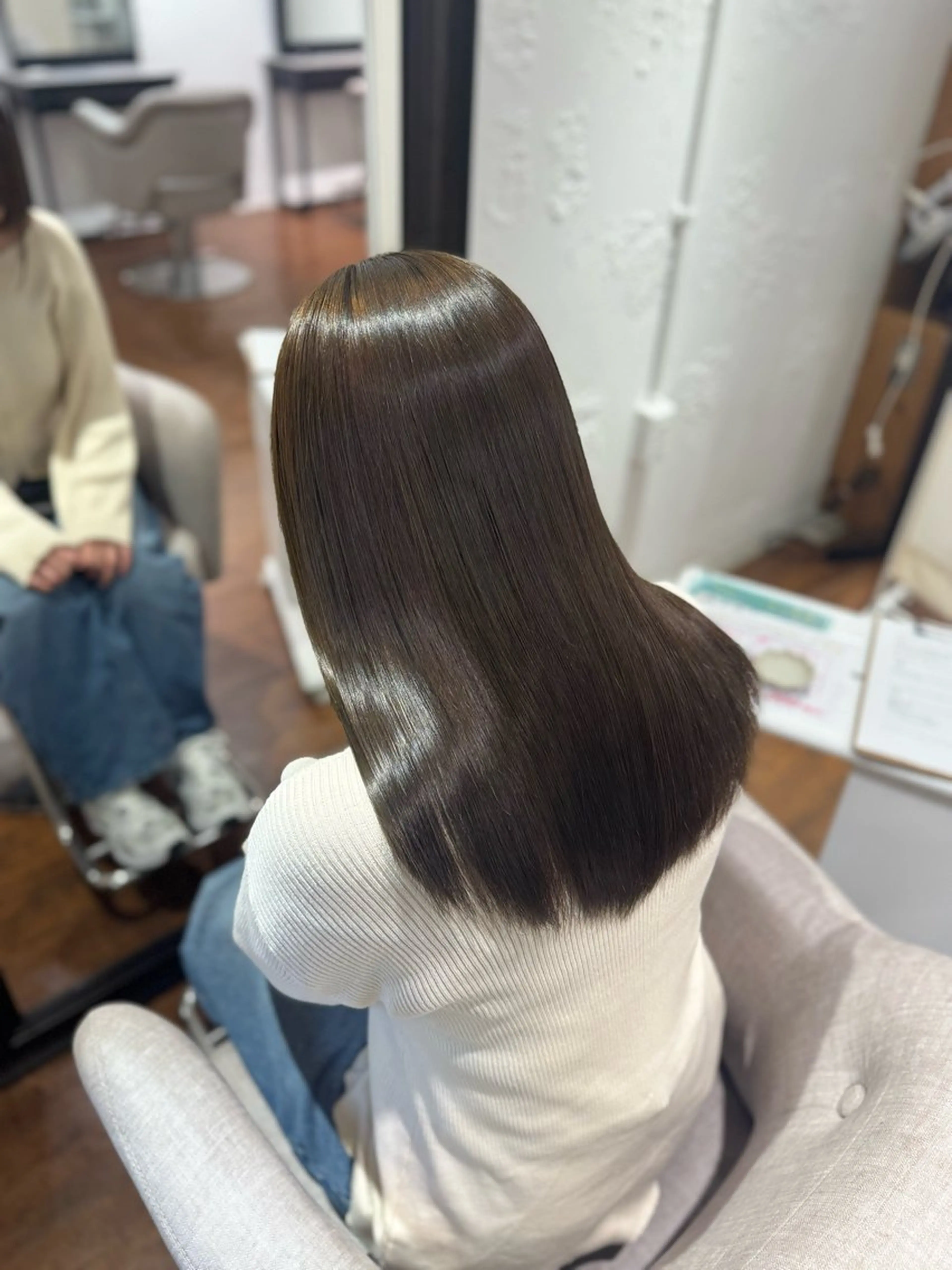 セミロング ヘアカラー 𩵋住 佳帆のヘアスタイル