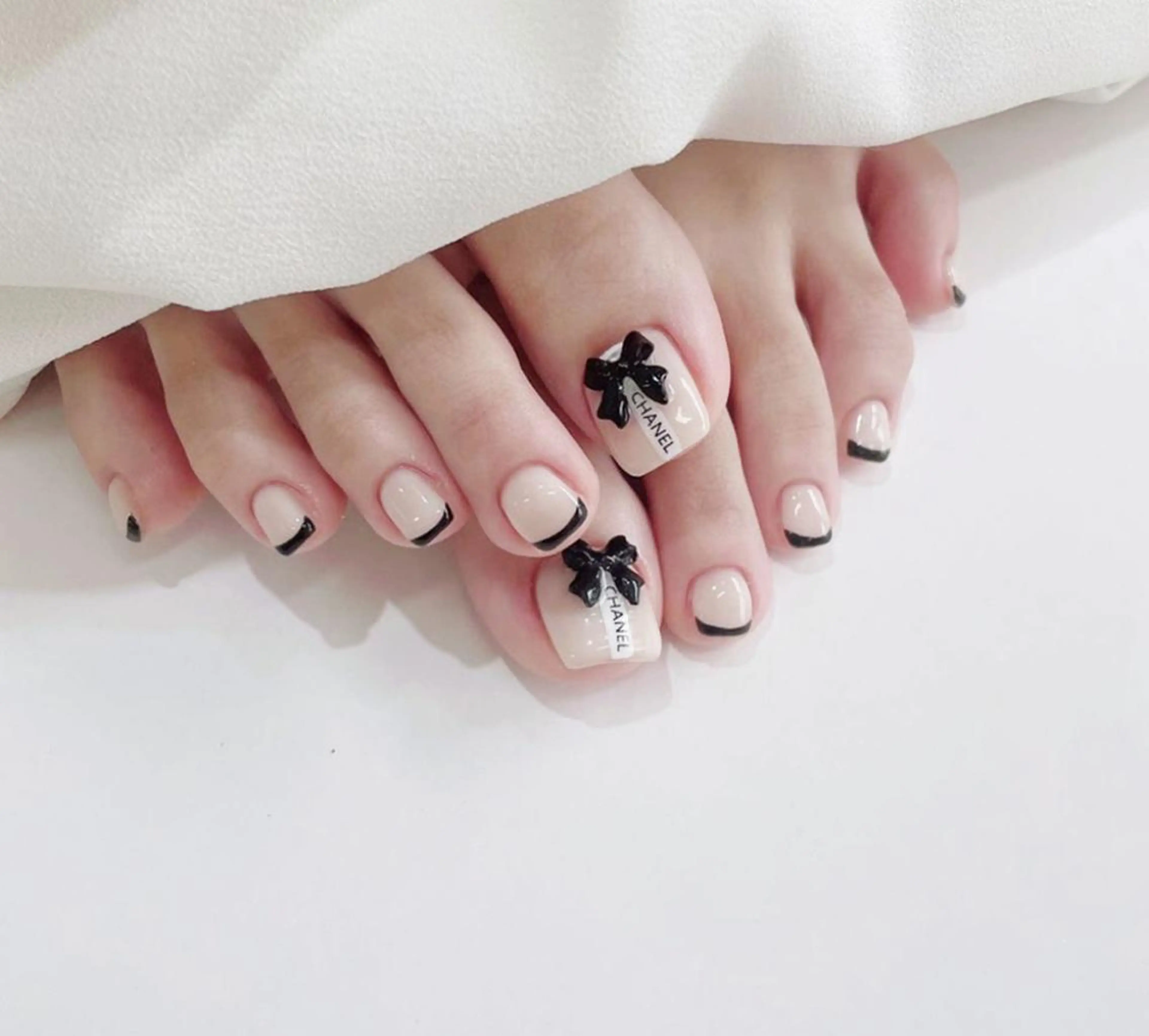 🦋フットネイル🦋　アートありパーツ可の写真