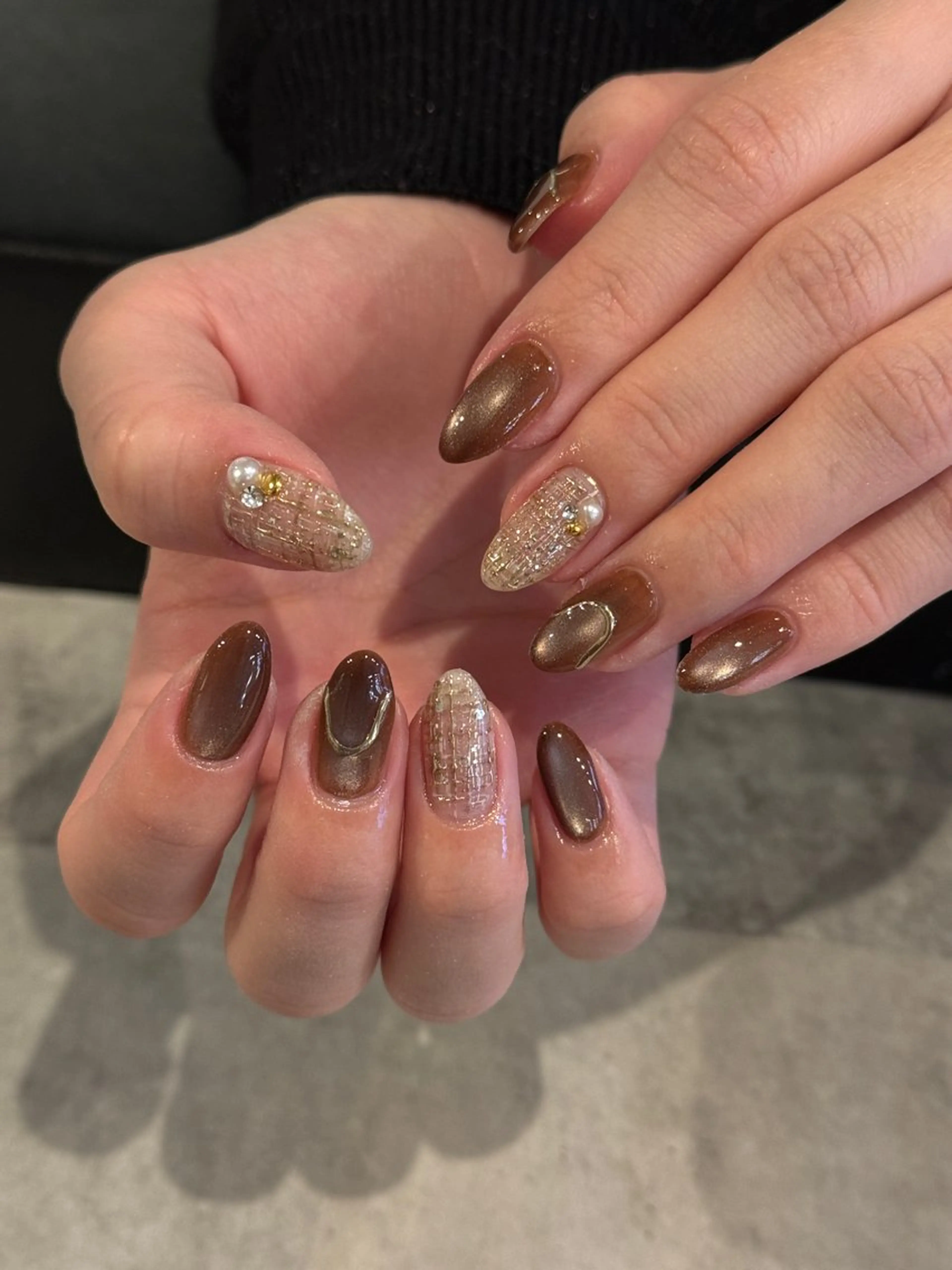 ネイル マグネットネイル 持ち込み ツイードネイル 冬ネイル クリスマス ハンドネイル ikoi🫧 Kotomiのネイルデザイン