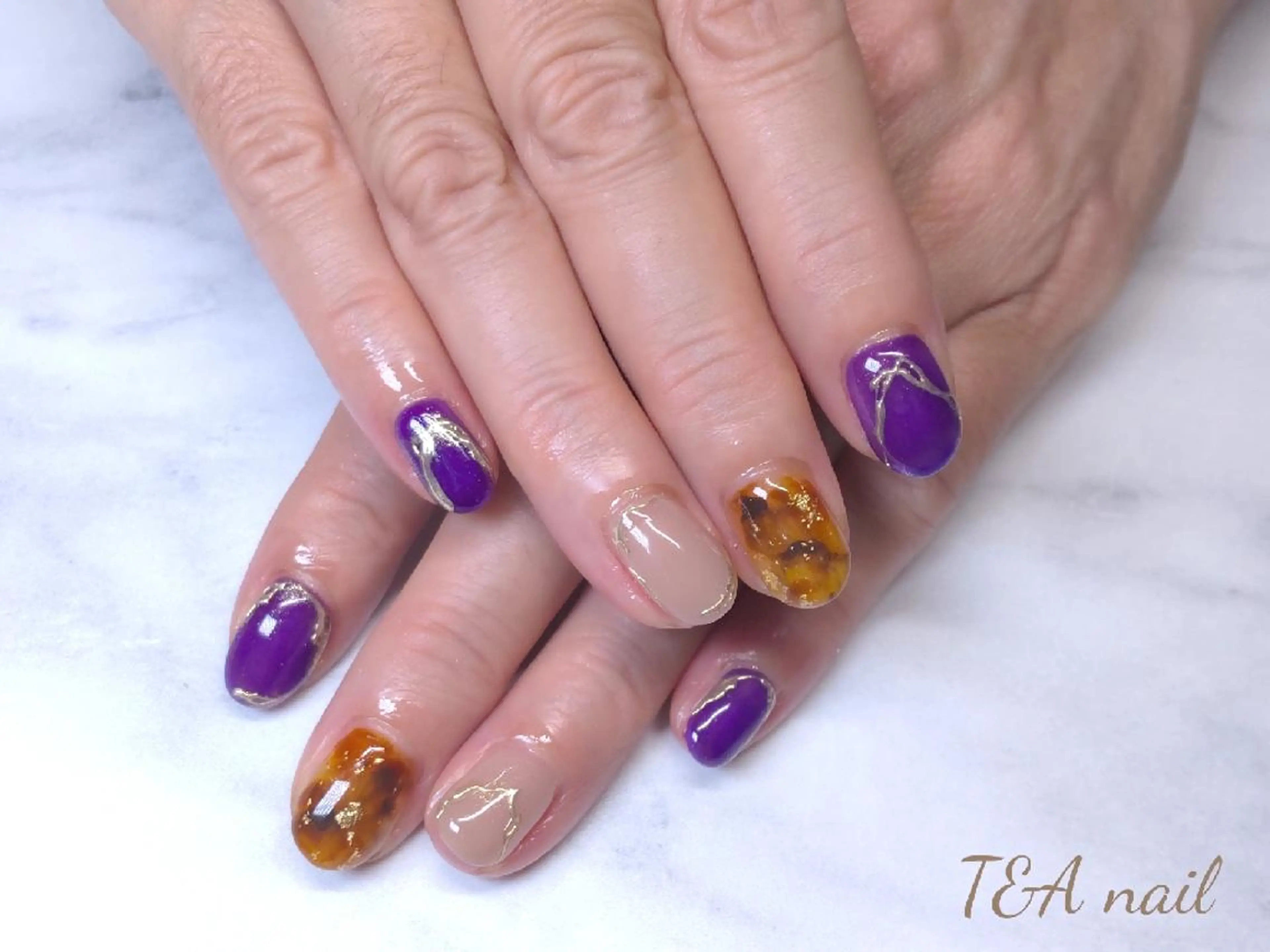 ショート ネイル ハロウィン ショートヘア べっ甲ネイル 長さ出し ジェルネイル ハンドネイル T&A nailのネイルデザイン