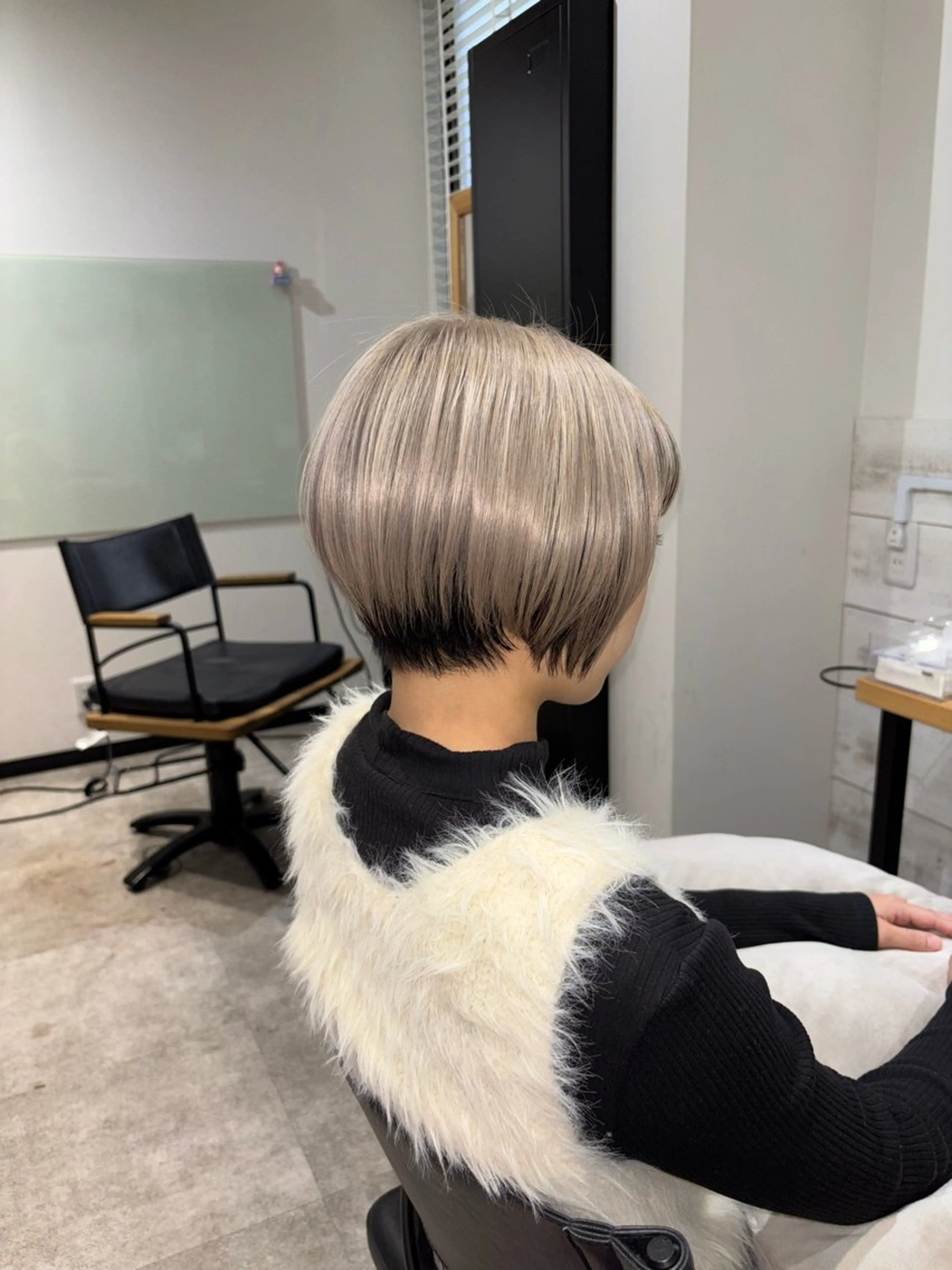 ショート カラー ブリーチ トリートメント カット ヘアカラー トリートメント LOG/所属・縮毛/ブリーチ/ メンズ/出口 紗依のヘアスタイル