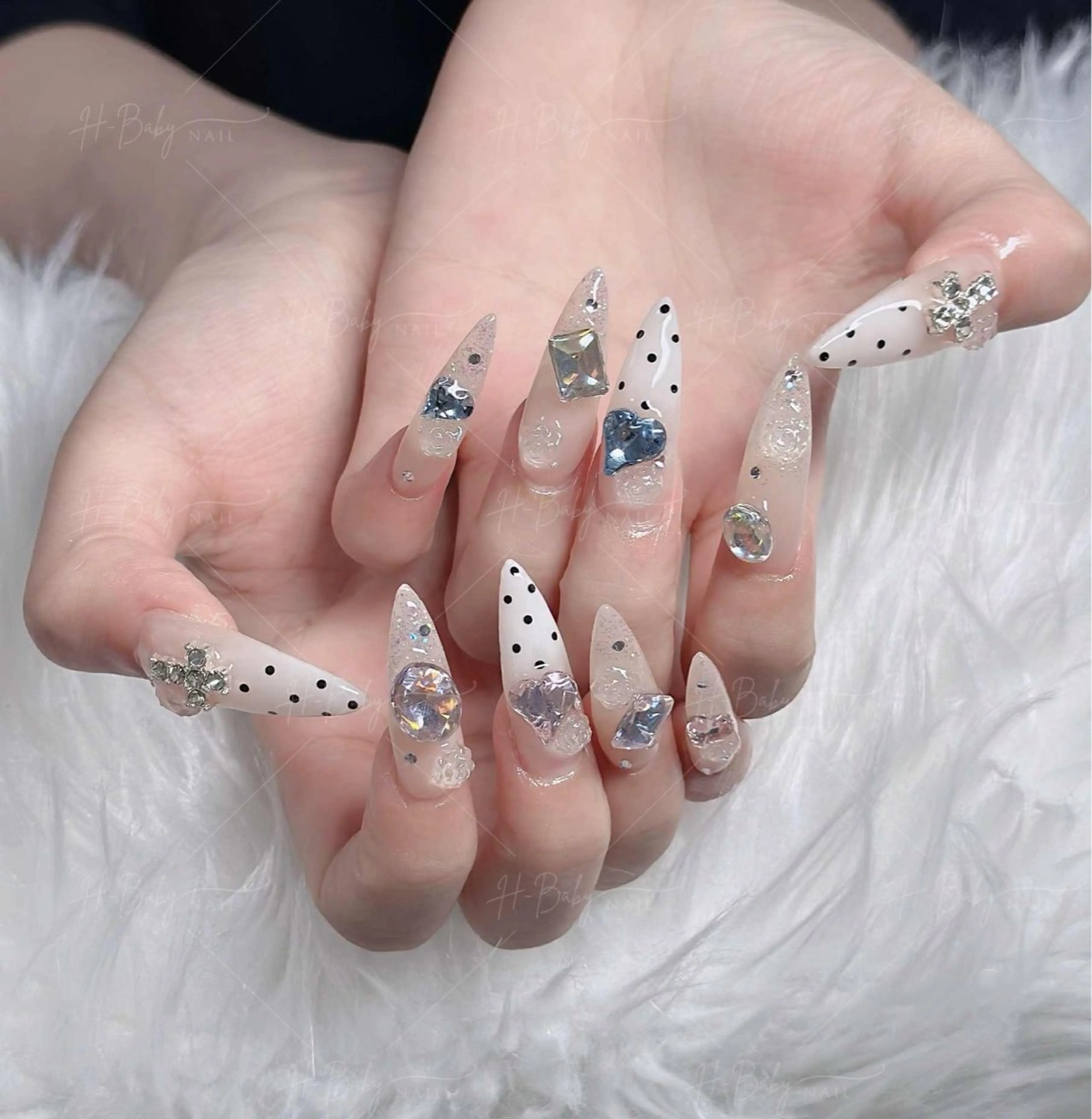 ネイル オーロラネイル フレンチネイル ジェルネイル ハロウィン キラキラネイル ハンドネイル H.baby Nail Salonのネイルデザイン