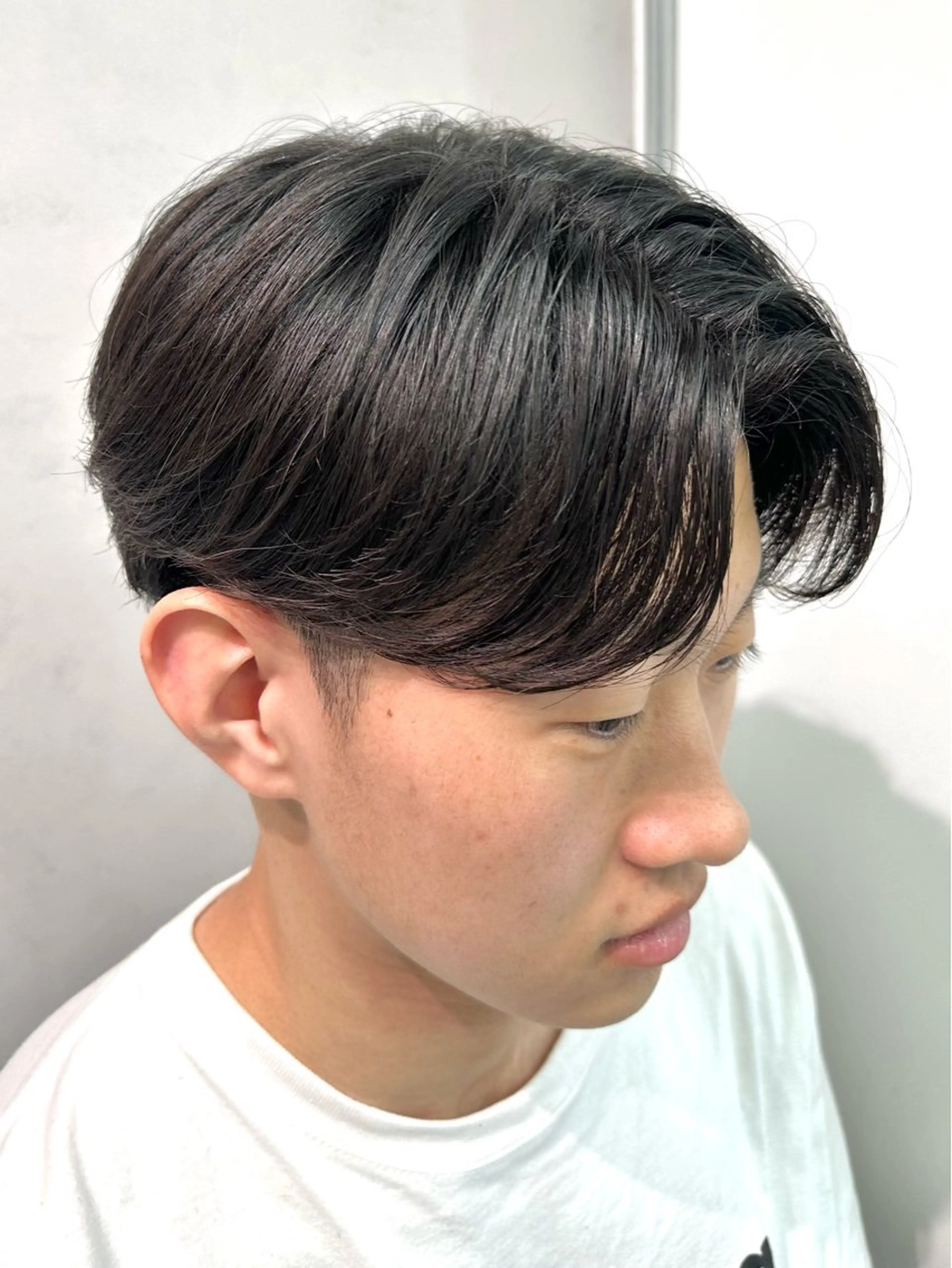 メンズ メンズブリーチ センターパート メンズパーマ 岐津公太 メンズ縮毛矯正のプロのヘアスタイル