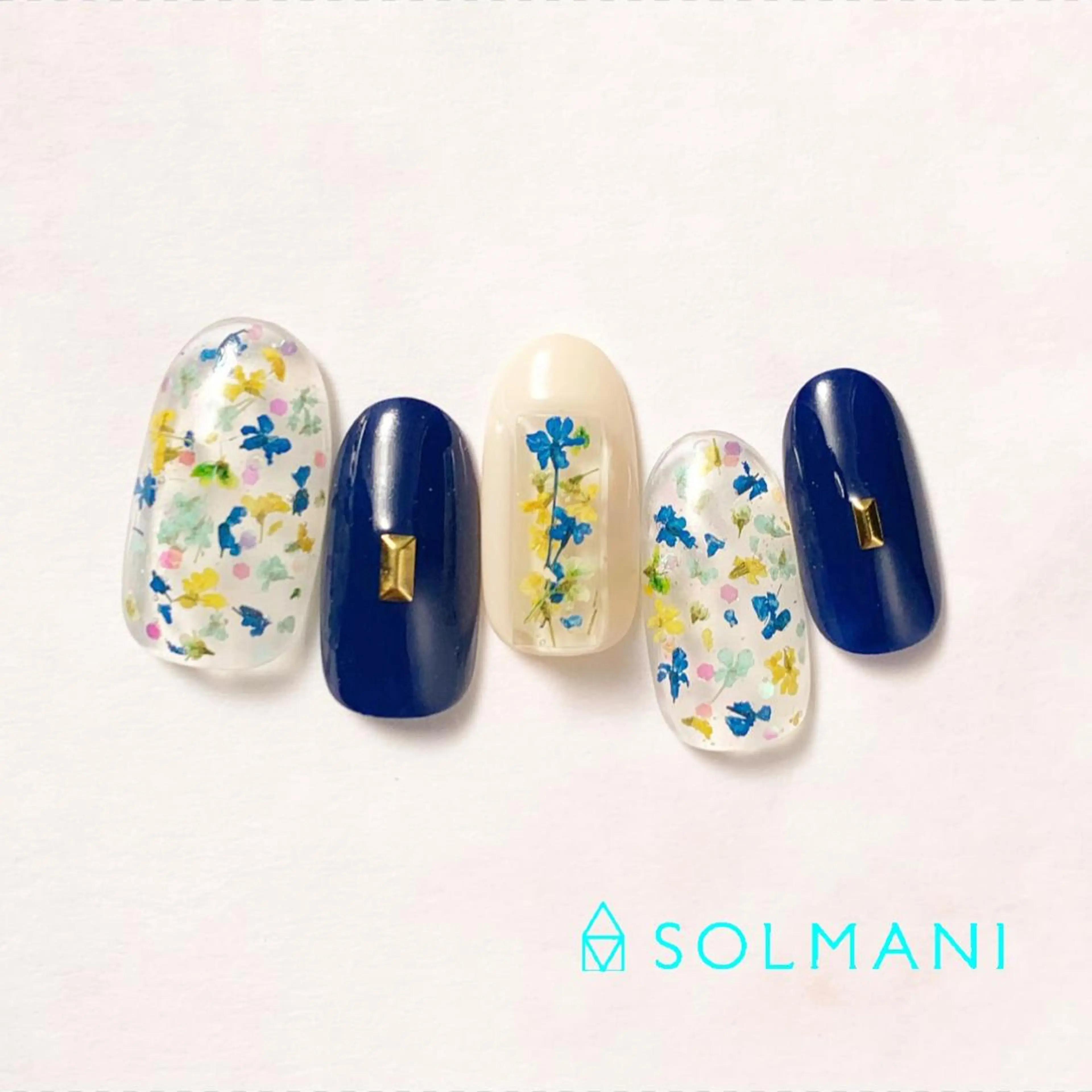 ネイル フラワーネイル SOLMANI 予約担当のネイルデザイン