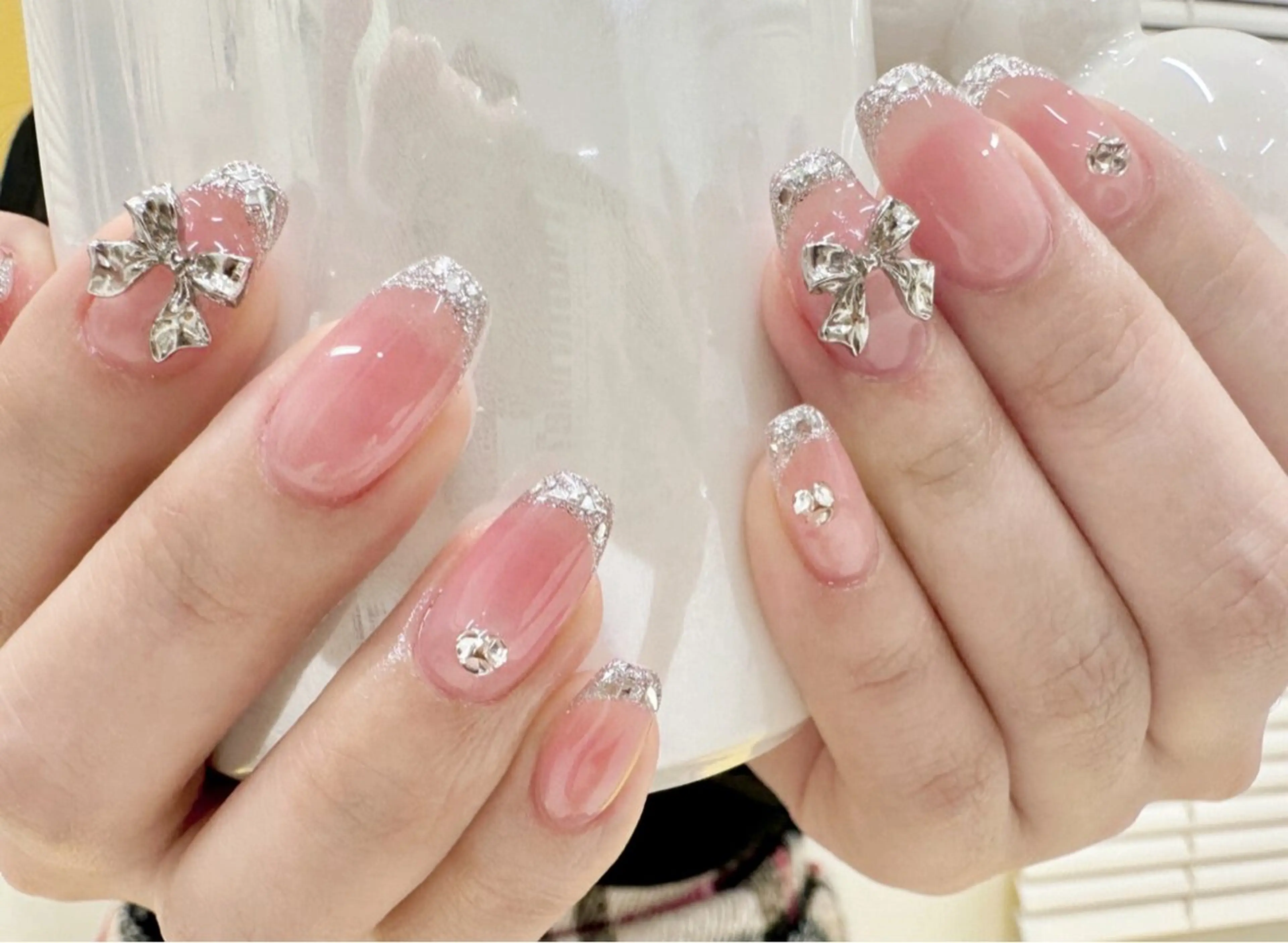 ネイル フレンチネイル ガラスフレンチ リボン ハンドネイル LE REVE Hinaのネイルデザイン
