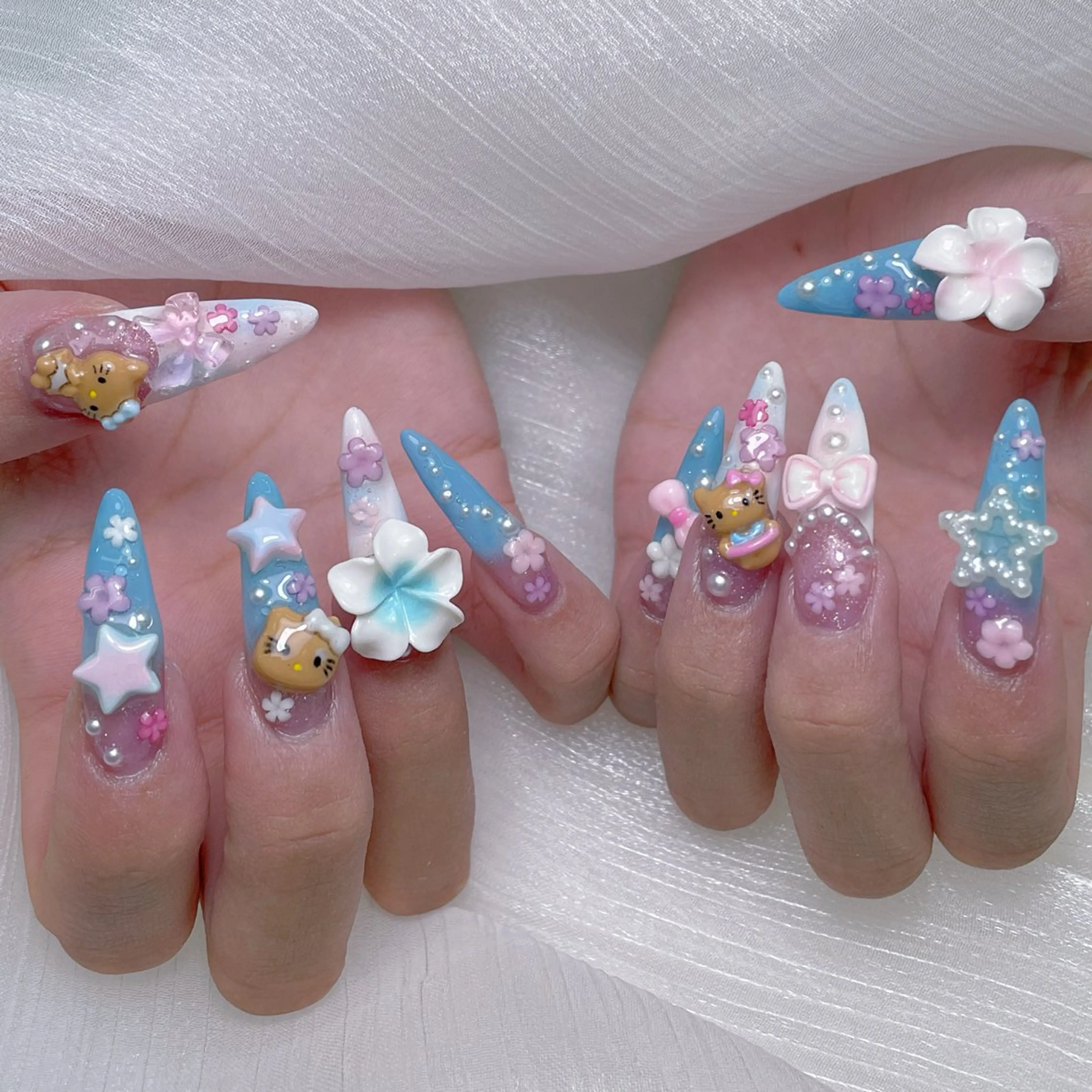 ネイル オーロラネイル フレンチネイル ハート 韓国ネイル レース ハンドネイル MELODY BEAUTY SALON所属・Melody  スカルプ専門店のネイルデザイン