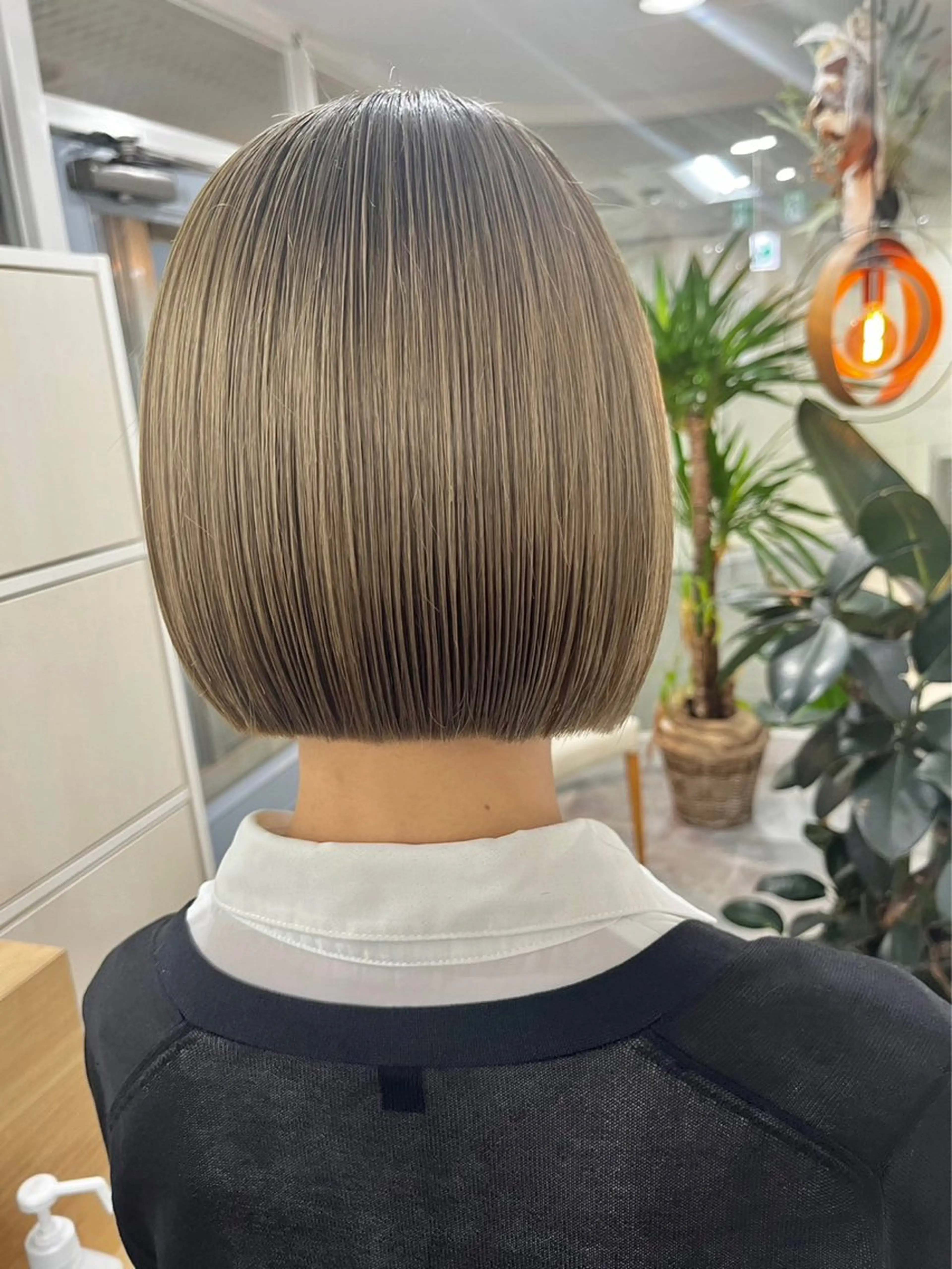 ショート カラー ベージュカラー ダブルカラー ハイトーンカラー オリーブベージュ ボブ グレージュ 小林　遼のヘアスタイル