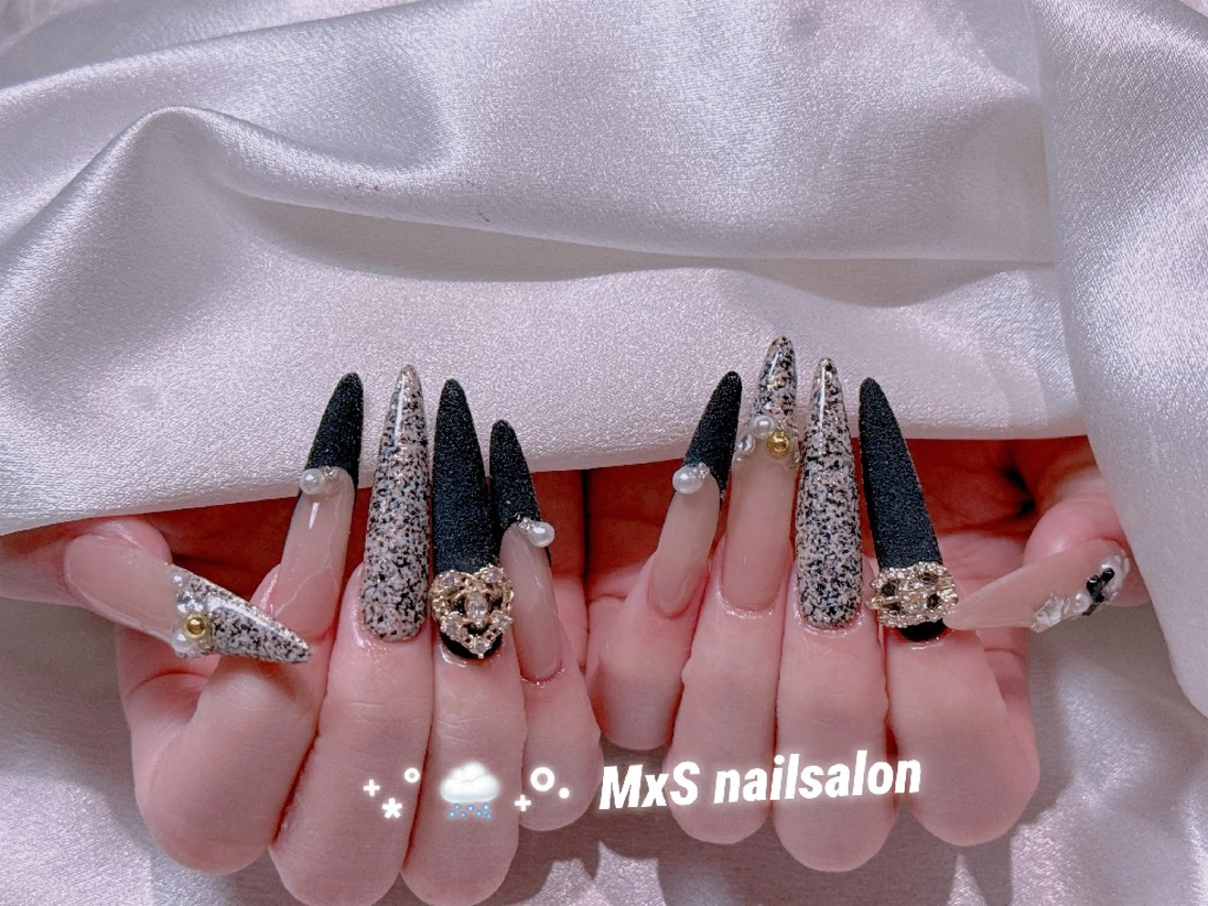 ネイル ジェルネイル 韓国ネイル ロングネイル マグネットネイル パラジェル ハンドネイル MxS Nail(長さだし/フィルイン/マグネット/韓国ネイル/ワンホンネイル/ワンカラー)所属・MxS リィリィのネイルデザイン