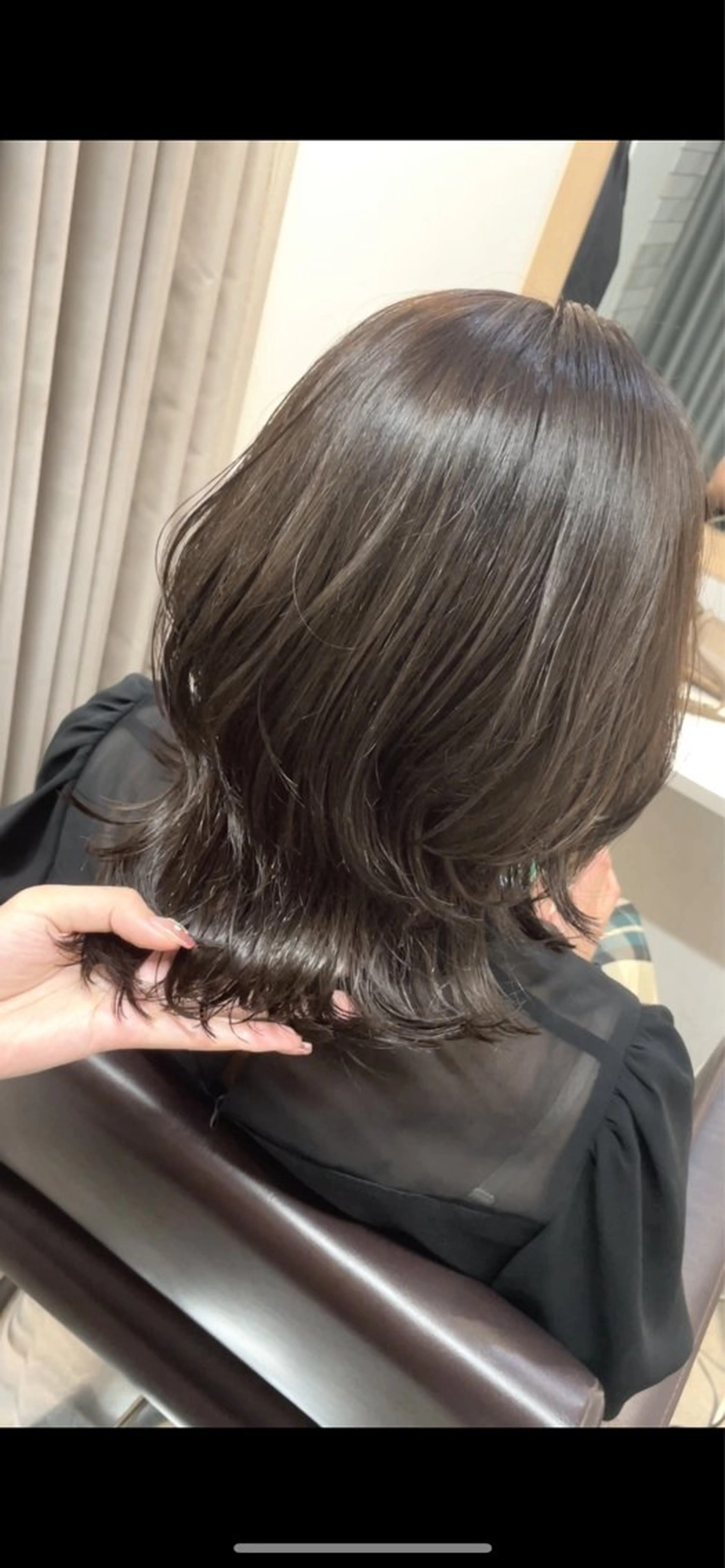 ミディアム カラー ブリーチ 透明感カラー グレージュ ブリーチなしカラー オリーブグレージュ カット ヘアカラー トリートメント BEBE所属・ブリーチなし 透明感カラーKANAのヘアスタイル
