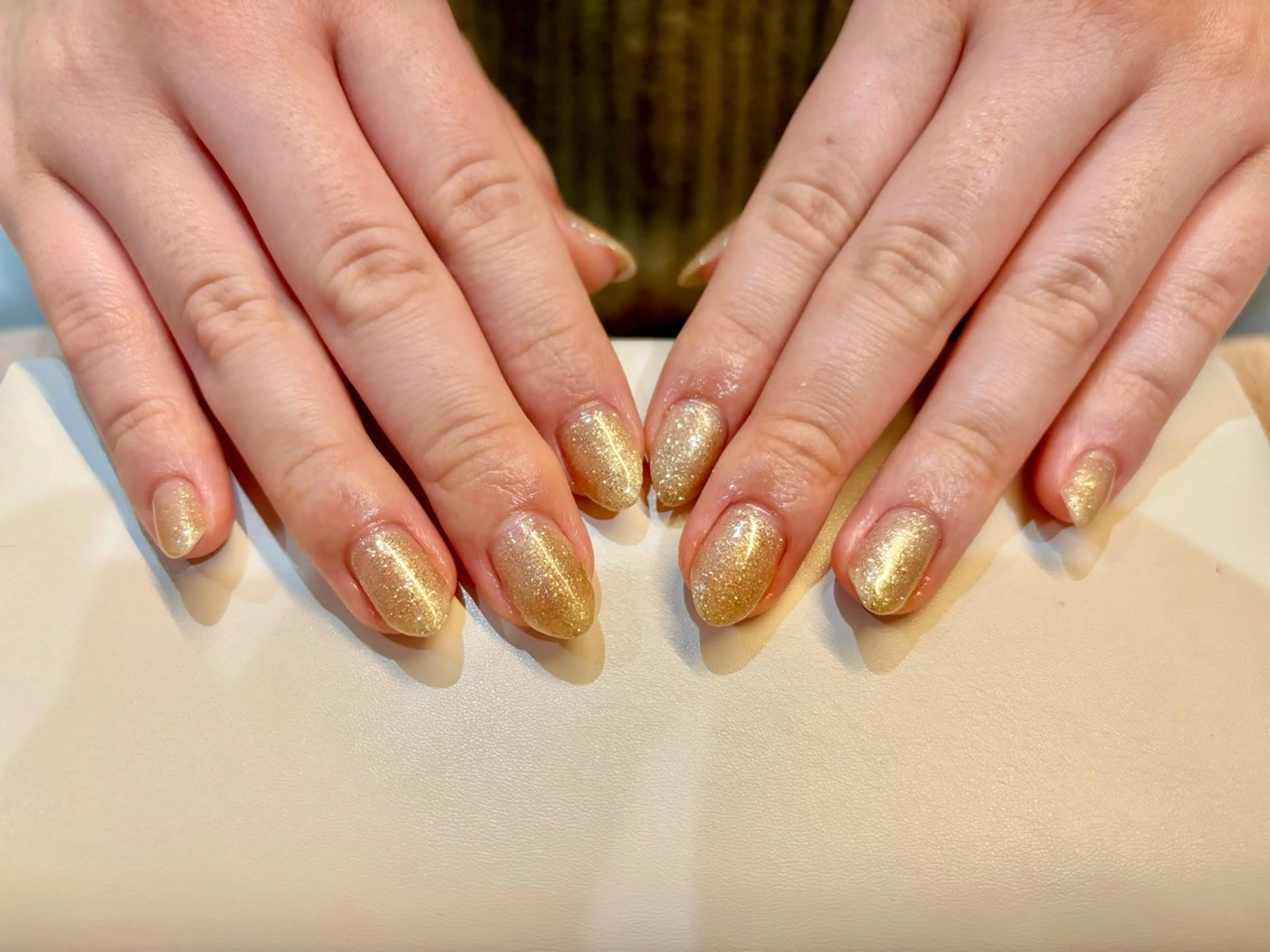 ネイル ジェルネイル ゴールド ラメ(グリッター) ワンカラーネイル パラジェル ハンドネイル パラスパガーデン ♡齊藤歩のネイルデザイン