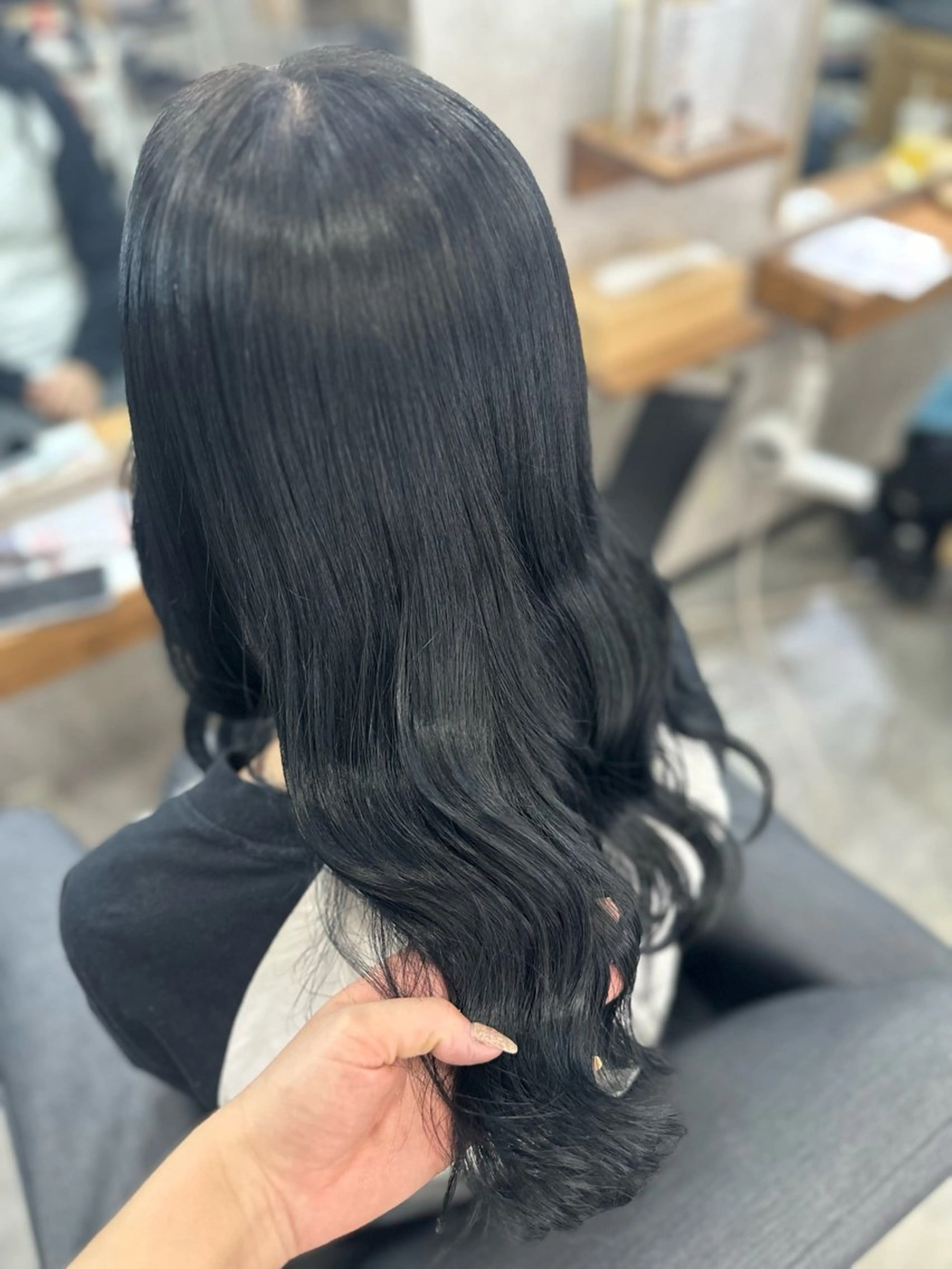 ロング ヘアカラー トリートメント MOURI CHISATOのヘアスタイル