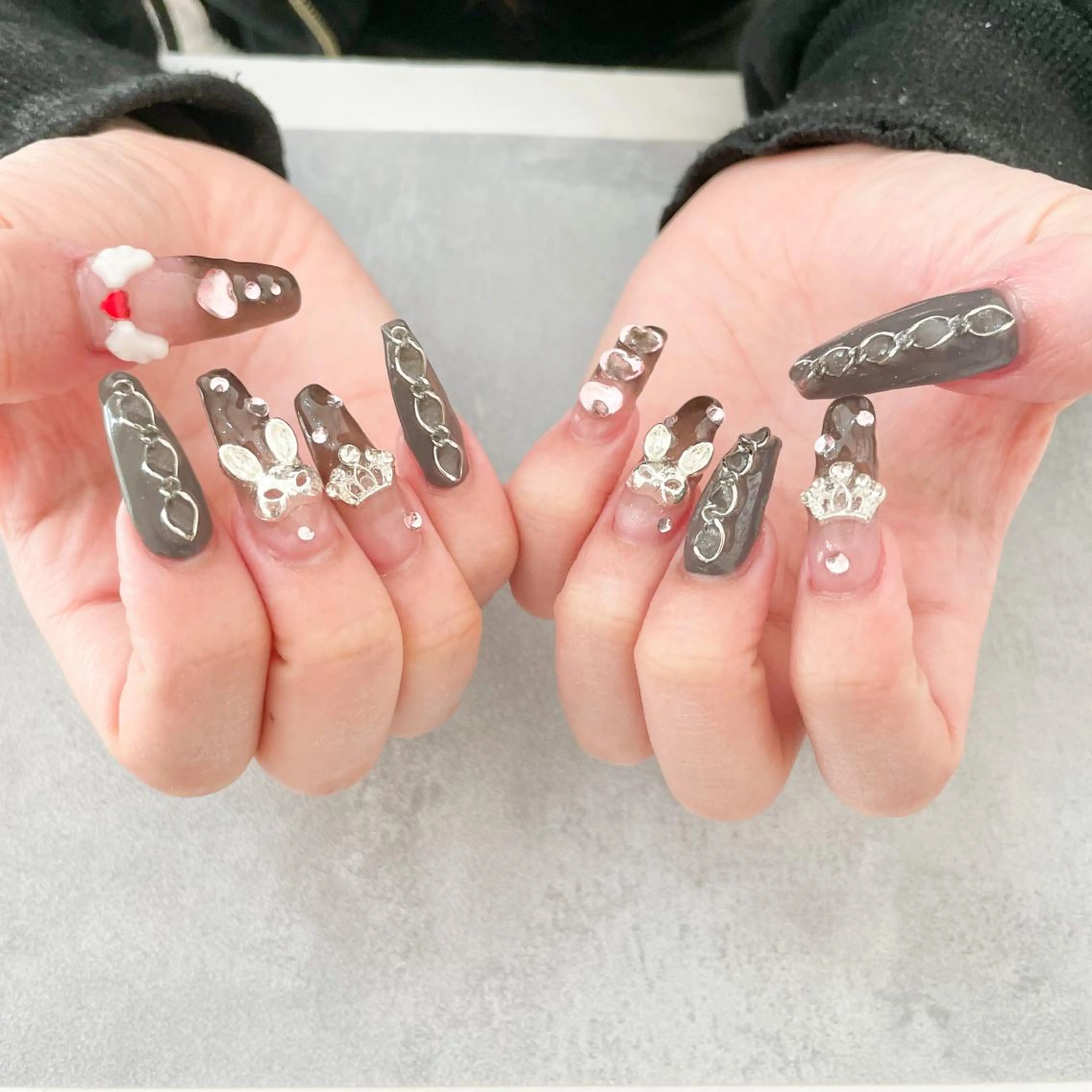 ネイル ハンドネイル ゴテゴテ💙ワンホン リオナのネイルデザイン