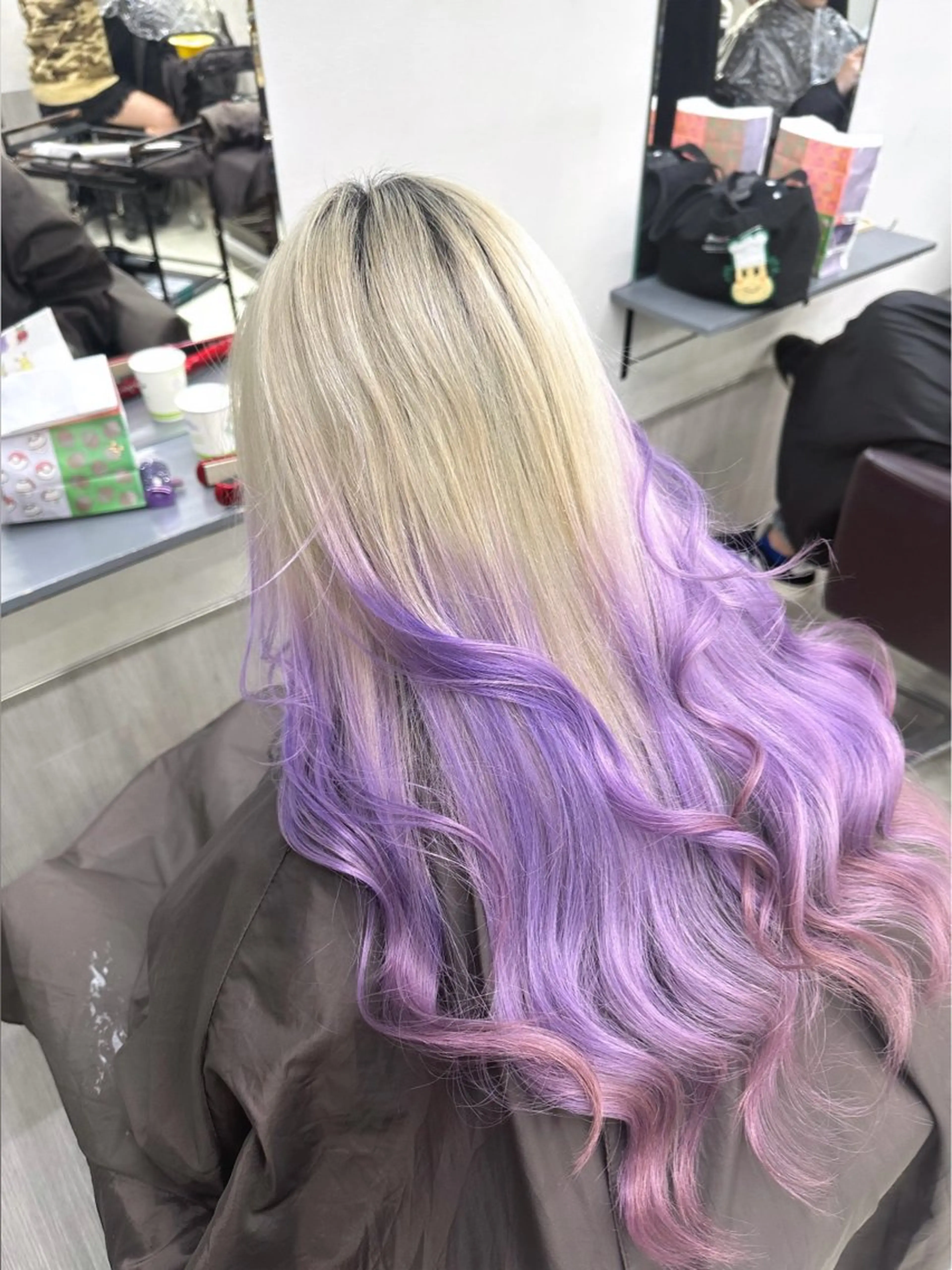 ロング カラー ブロンド ピンクカラー パープルカラー ヘアカラー トリートメント 誠也/唯一無二の ルーツカラーのヘアスタイル