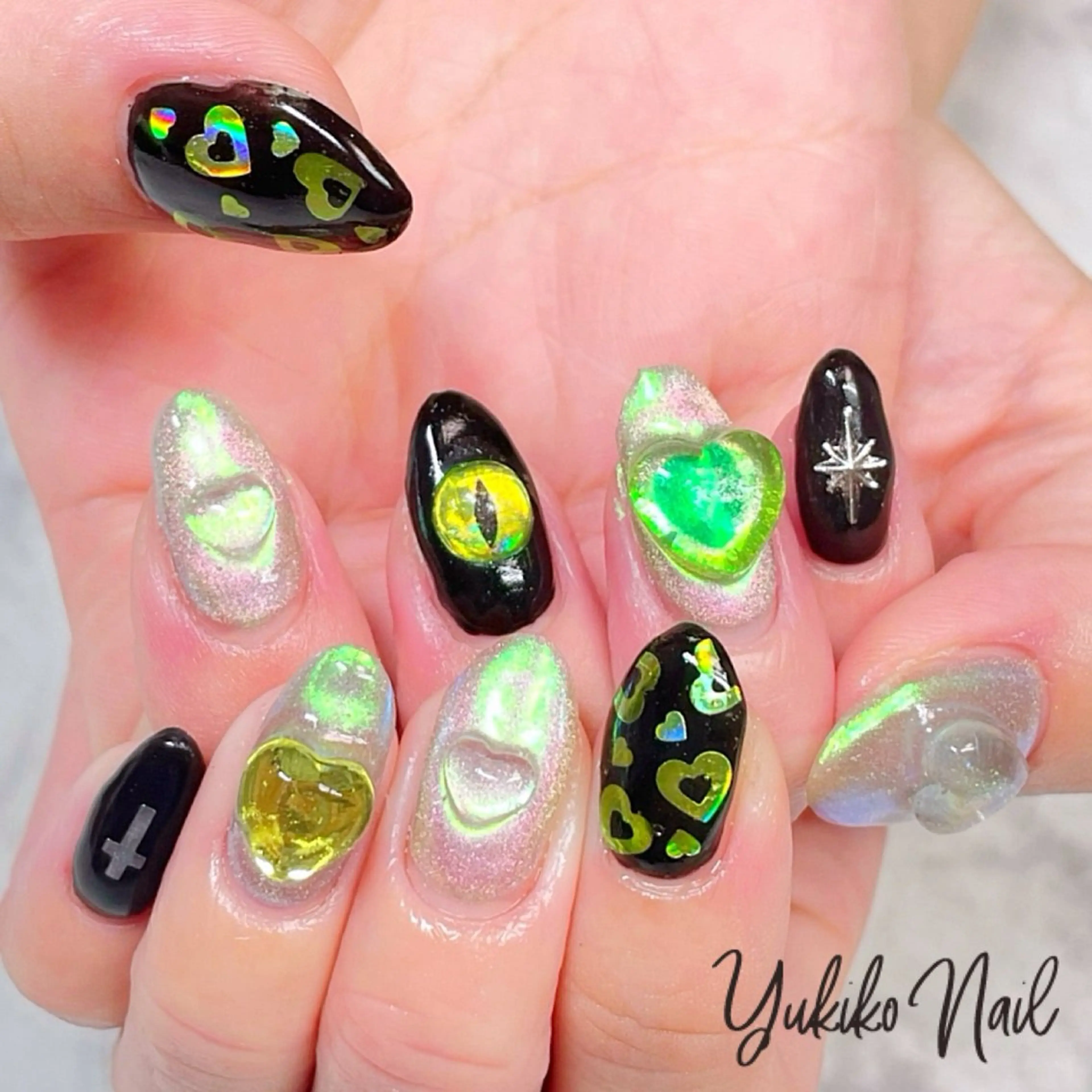 ネイル グリーン ハート キラキラネイル マグネットネイル ハンドネイル ユキコ ネイルのネイルデザイン