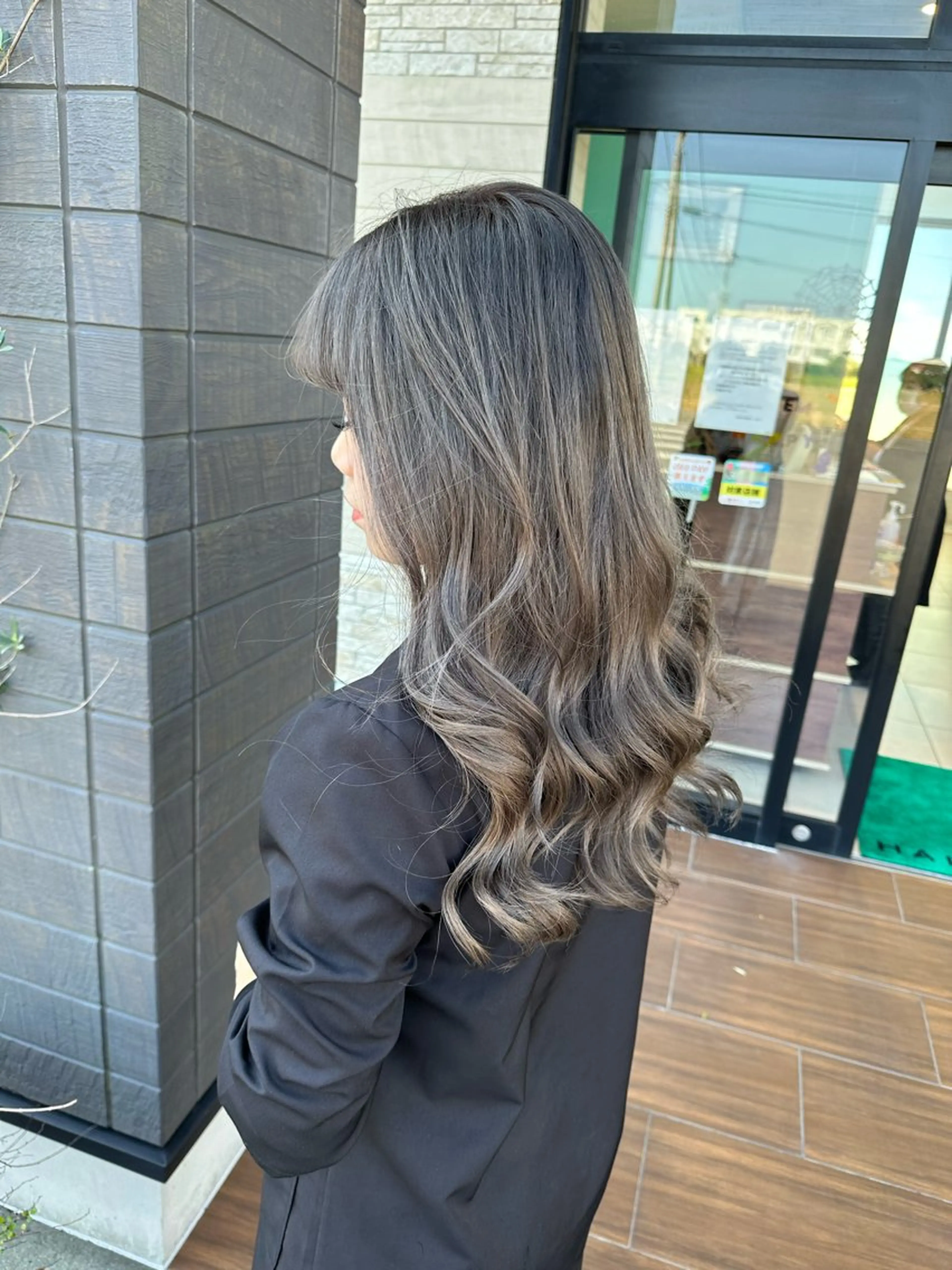 ロング カラー ヘアアレンジ ヘアカラー 西方 歩乃佳のヘアスタイル