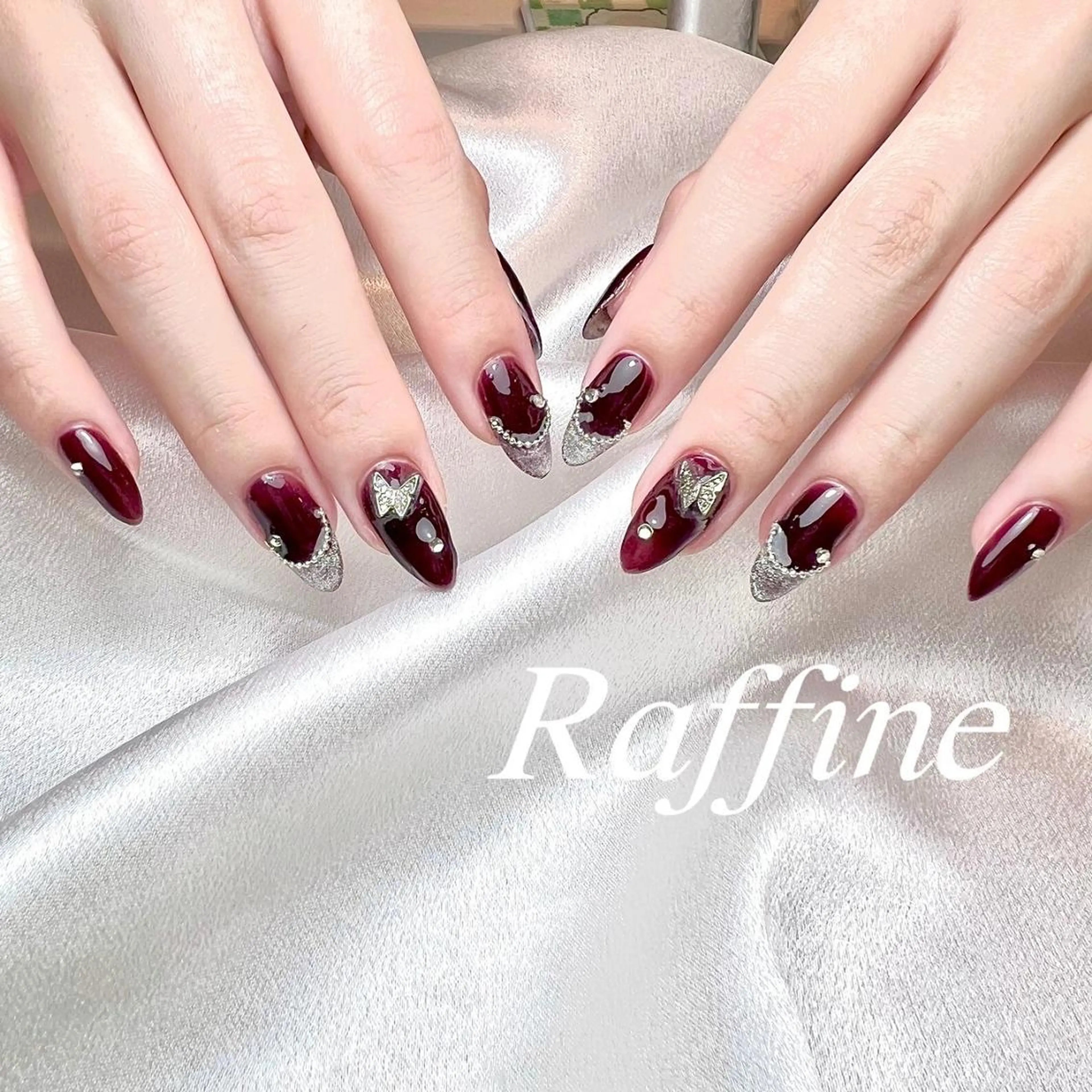 ネイル RAFFINE 月🦋🩵のネイルデザイン
