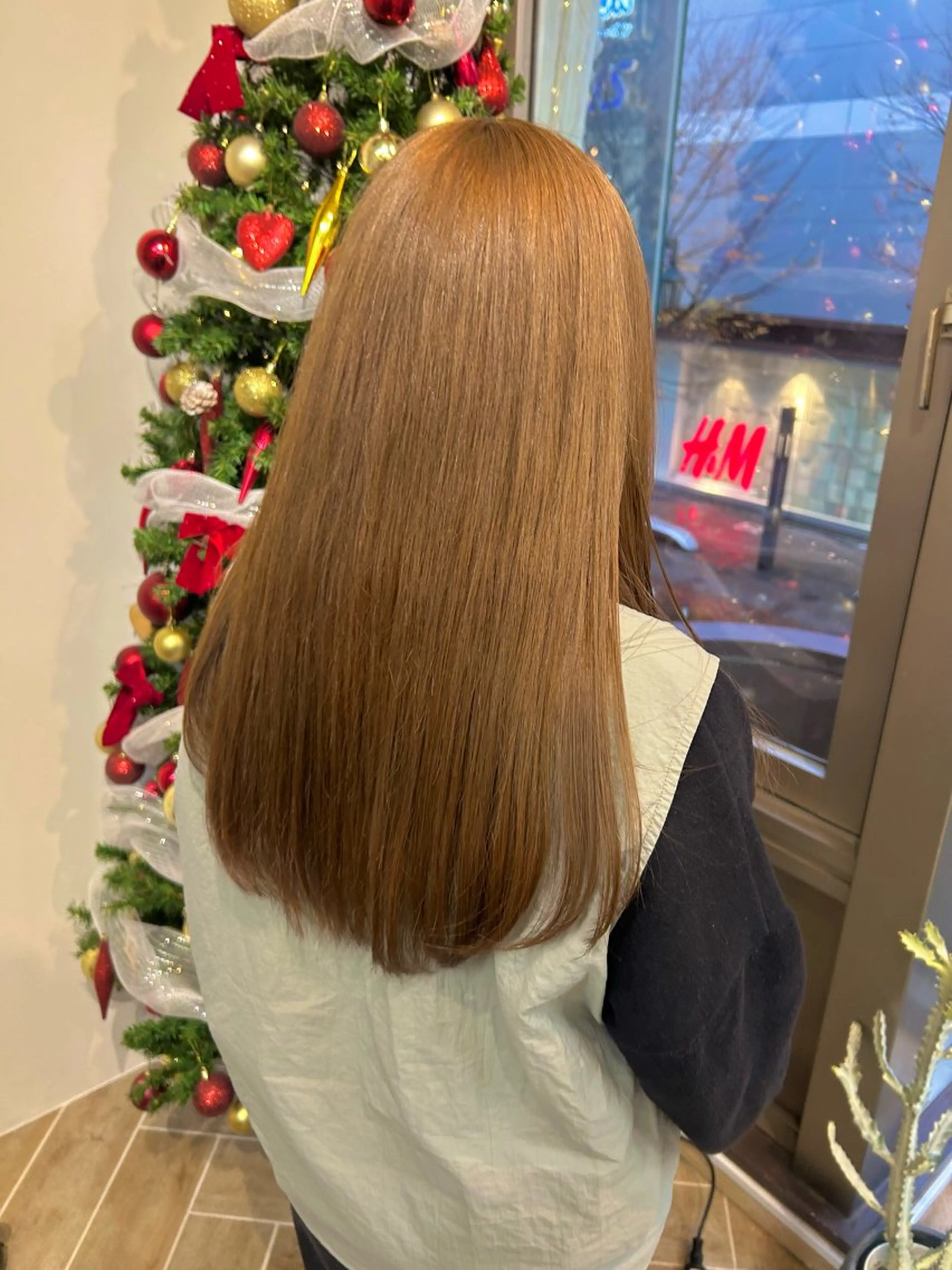 ロング カラー ヘアカラー トリートメント ベージュ/ダブルカラ ー/新潟駅/青柳萌果のヘアスタイル