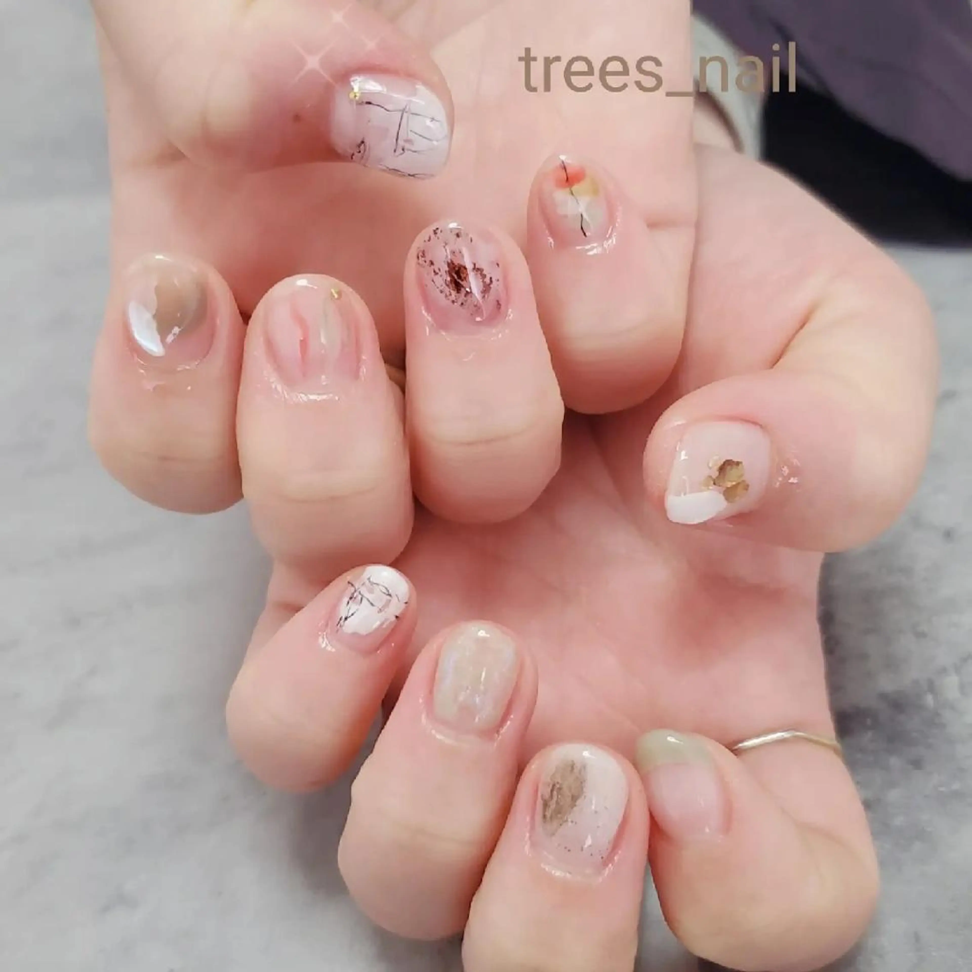 ネイル アートネイル ブラウン ラメ(グリッター) ニュアンスネイル ハンドネイル フットネイル trees_ nailのネイルデザイン