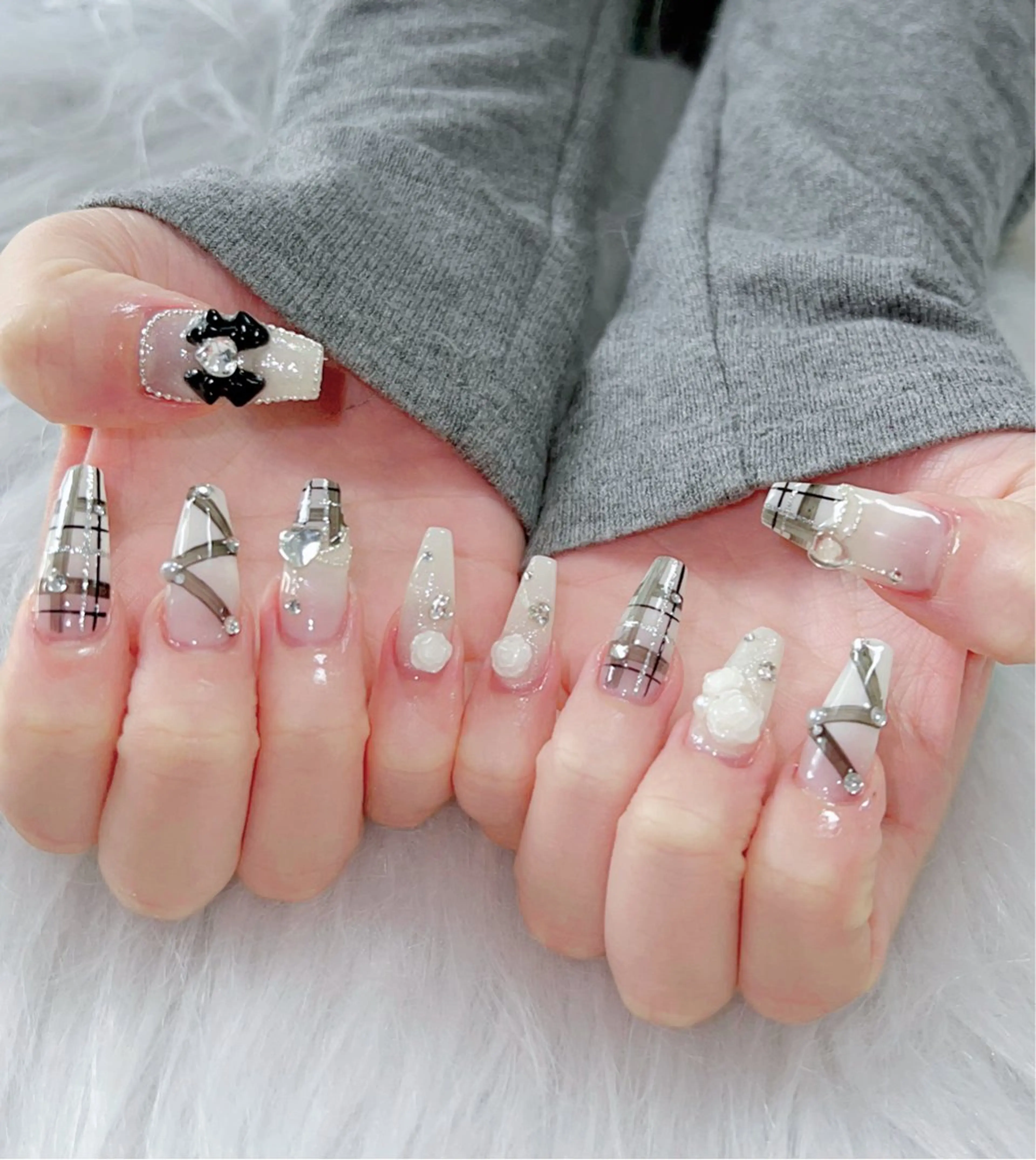 ネイル 成人式 ロングネイル マグネットネイル 大理石ネイル(マーブル) リボン ハンドネイル ZUZU AMEE NAILのネイルデザイン