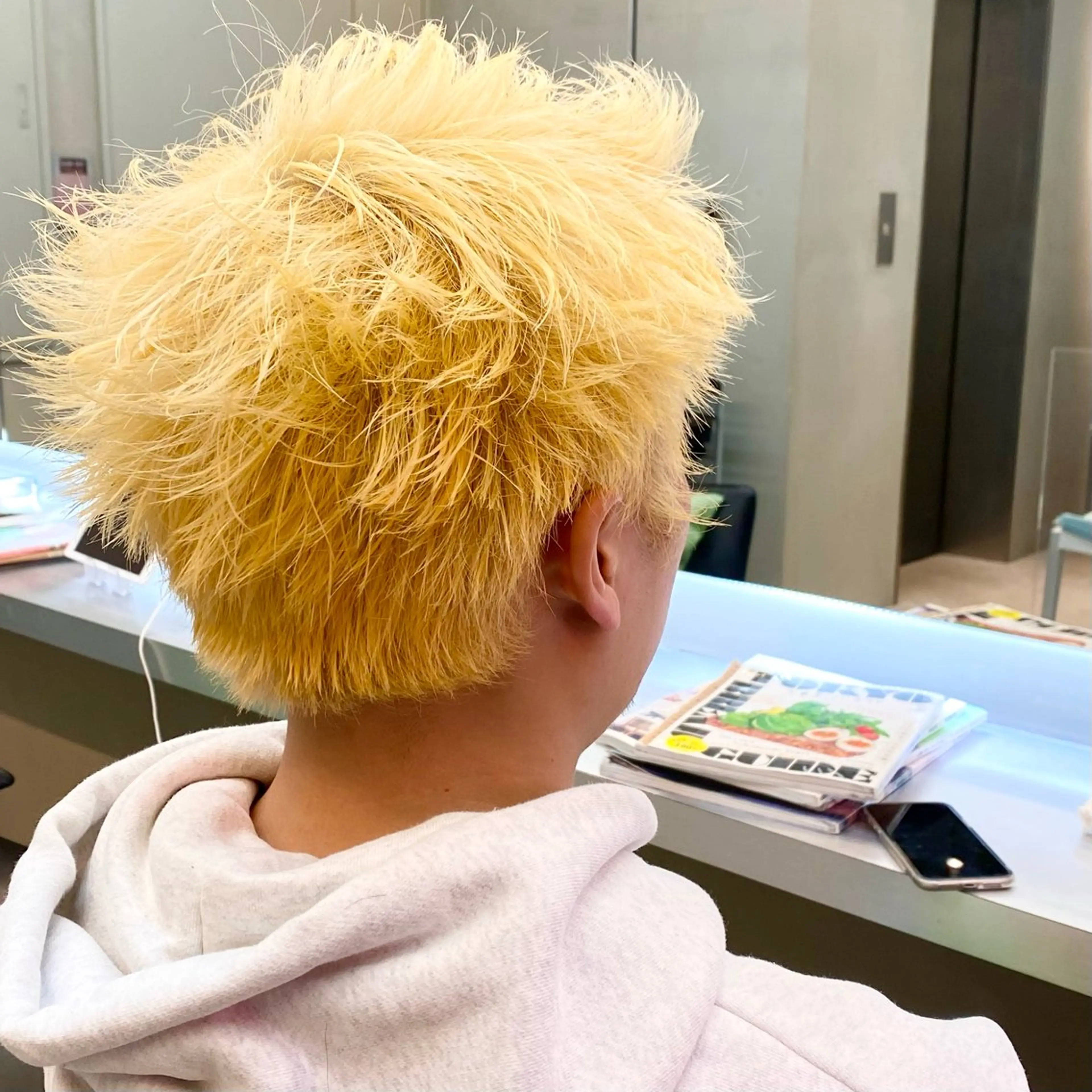 ショート カラー メンズ イエローカラー カット ヘアカラー トリートメント ✨髪質改善職人✨ デザインカラー/若林のヘアスタイル