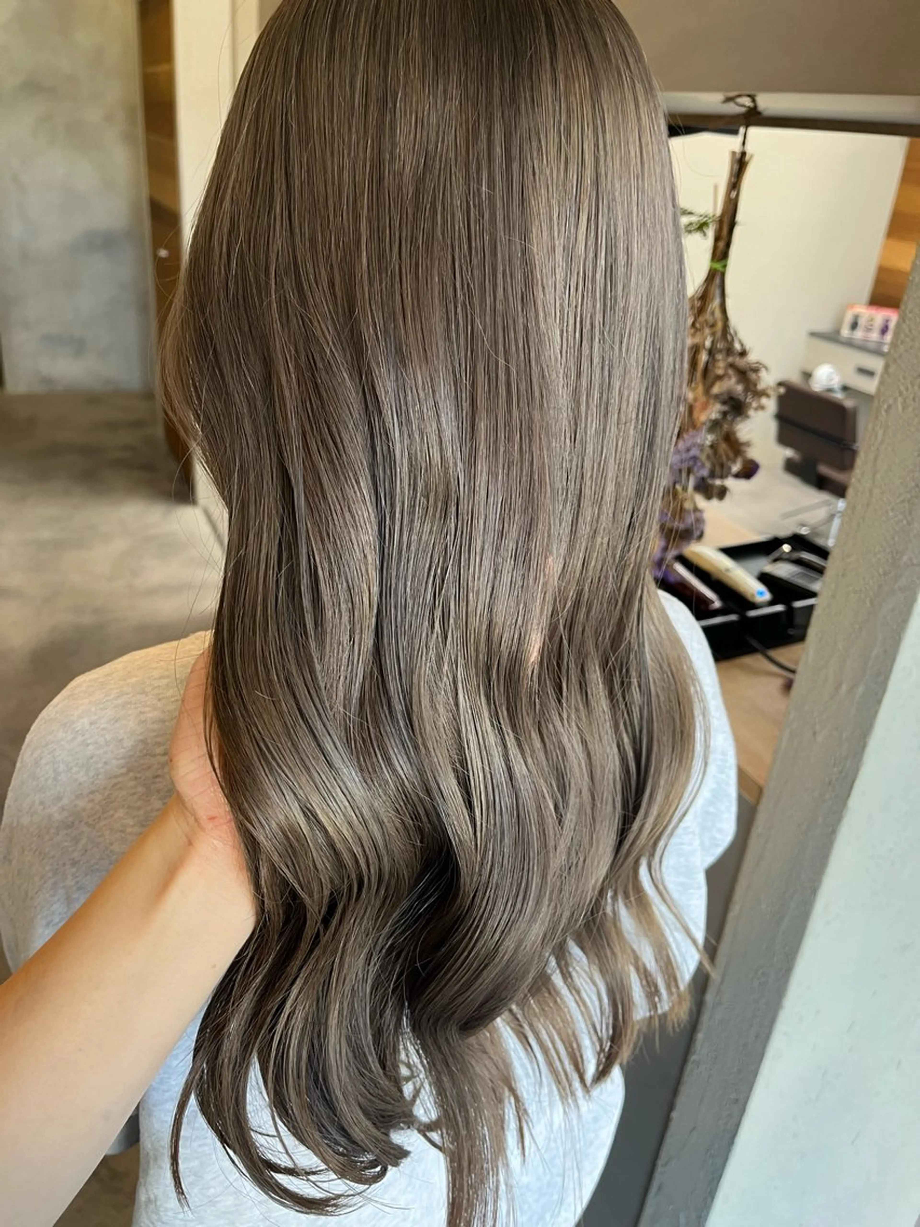 ロング カラー ブリーチ グレージュ Salon de  COCO所属・Yu kaのヘアスタイル