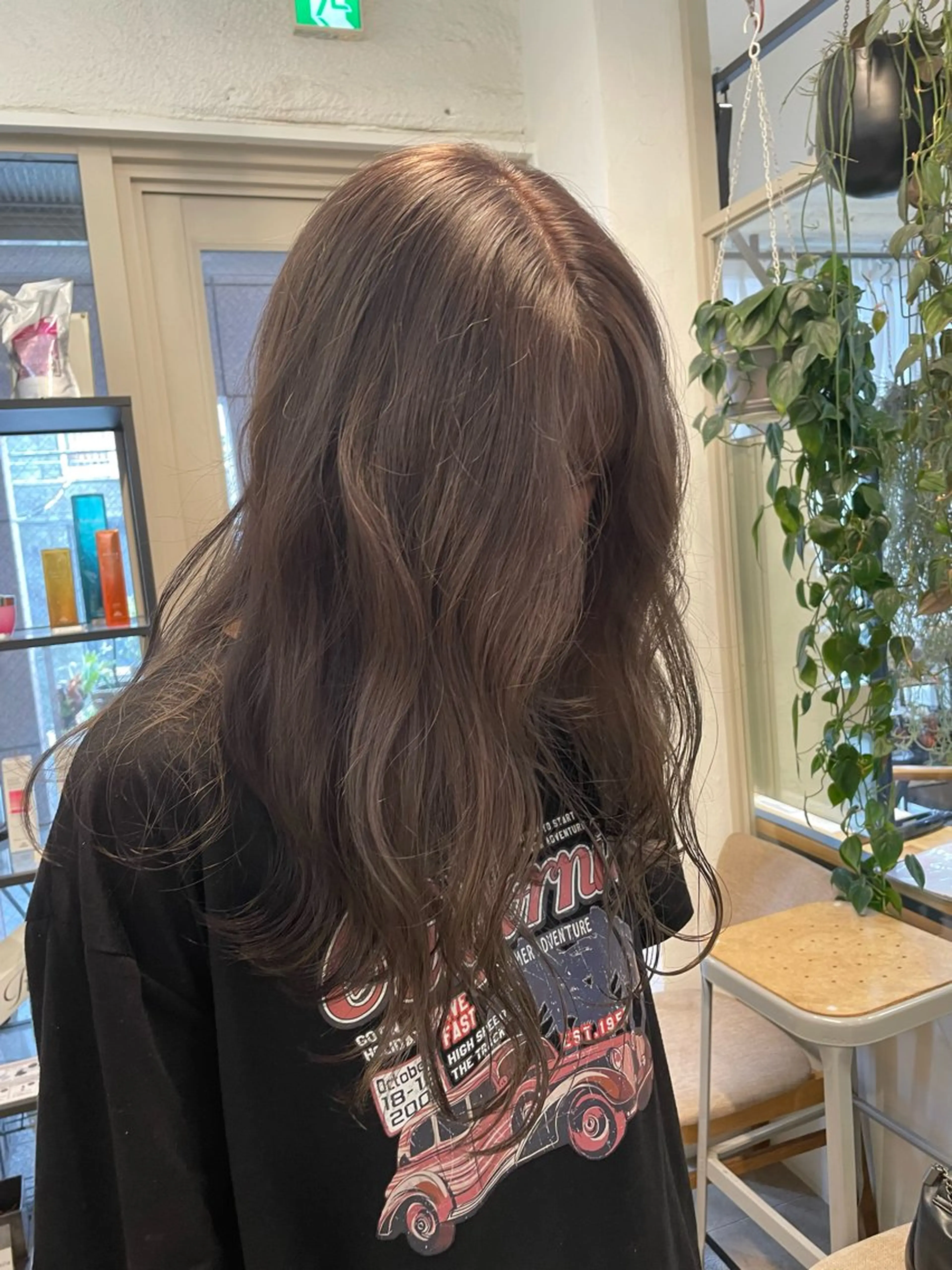 ロング カラー ミルクティー× グレージュMOMOのヘアスタイル