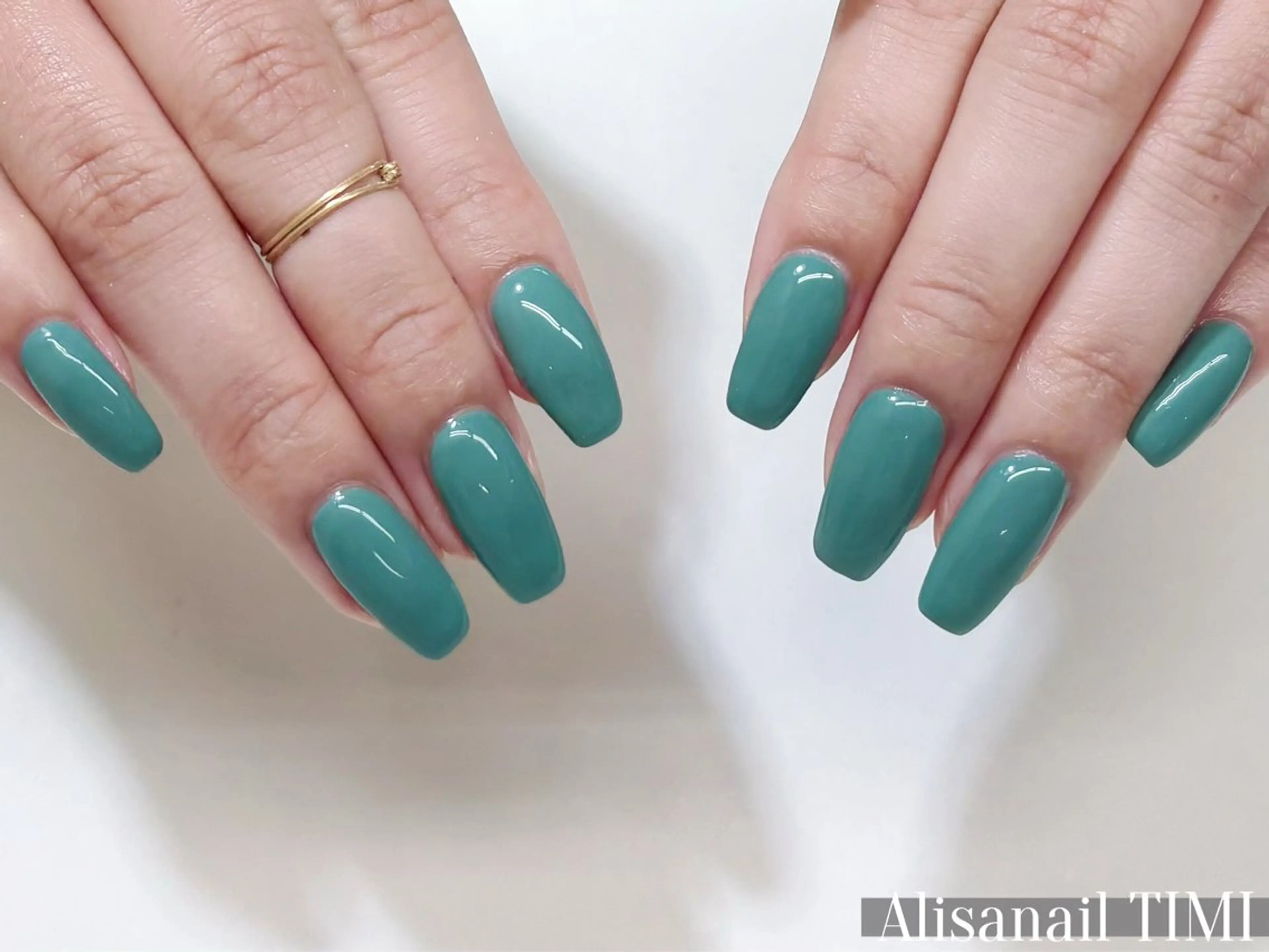 ネイル グリーン ワンカラーネイル 夏ネイル ハンドネイル Alisa nail Timiのネイルデザイン