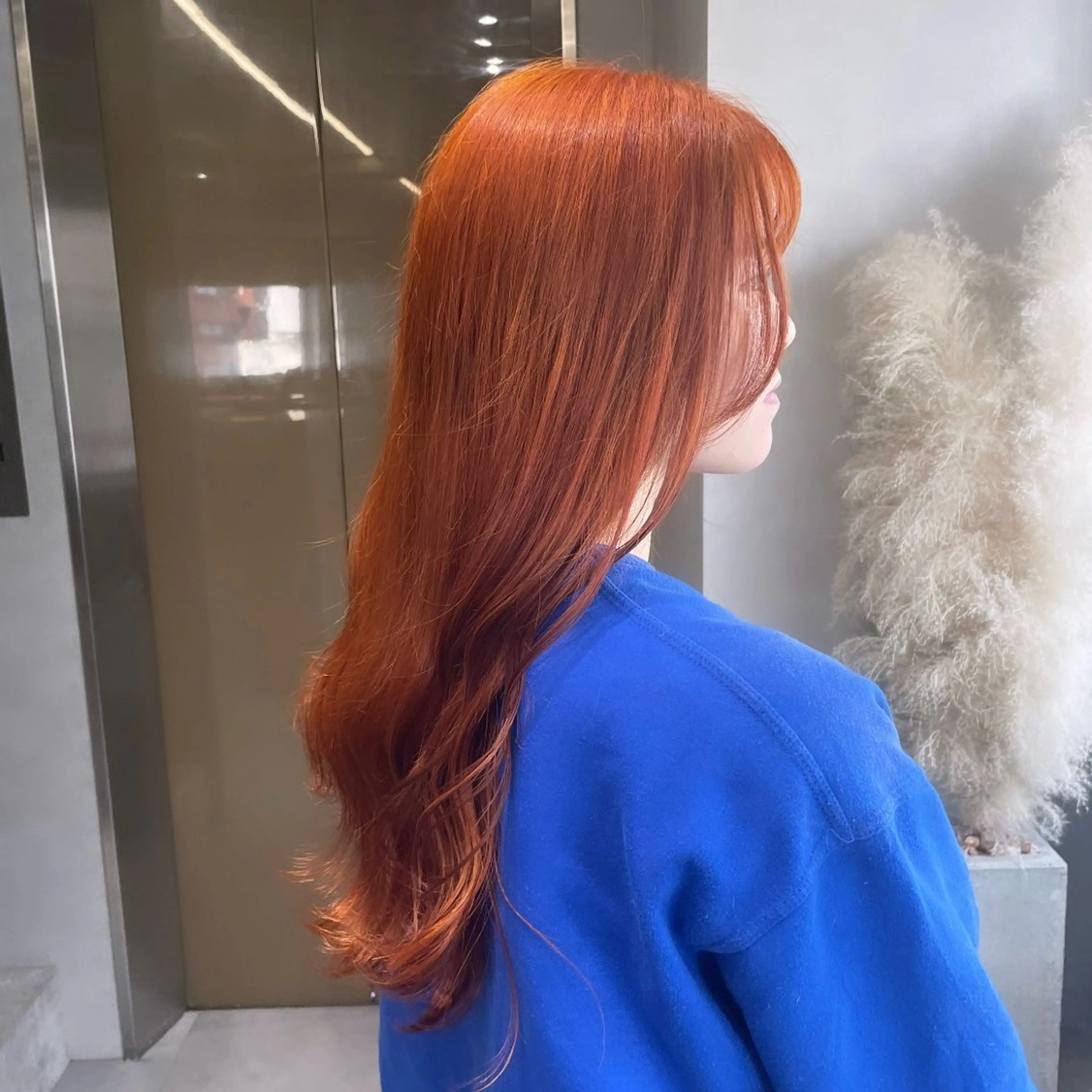 ロング カラー ブリーチ ケアブリーチ ケアカラー オレンジ ヘアカラー Rui/透明感カラー 暖色/レイヤーカットのヘアスタイル