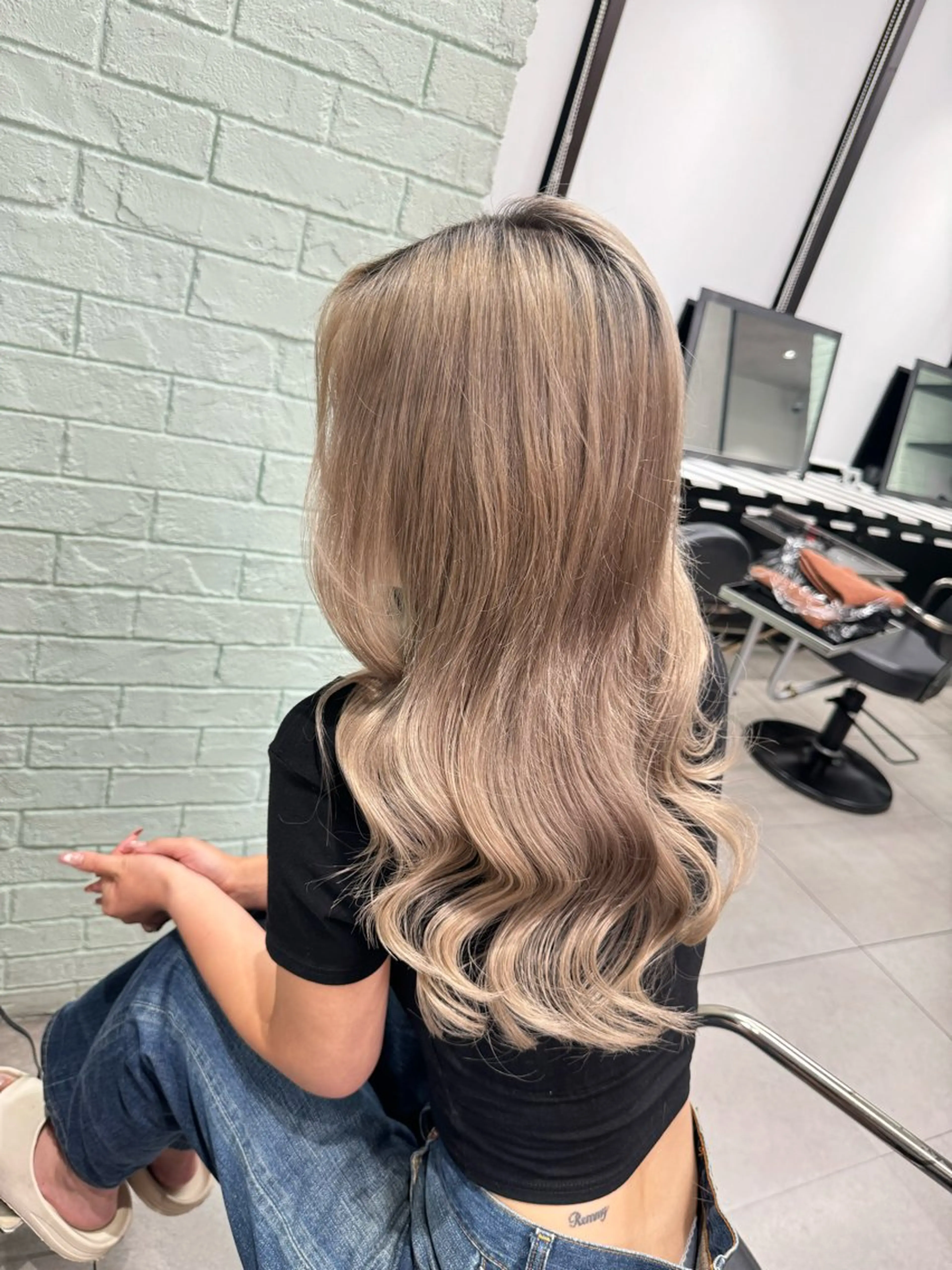 ロング ヘアカラー 🇰🇷韓国風ハイ トーンKANA🖤のヘアスタイル