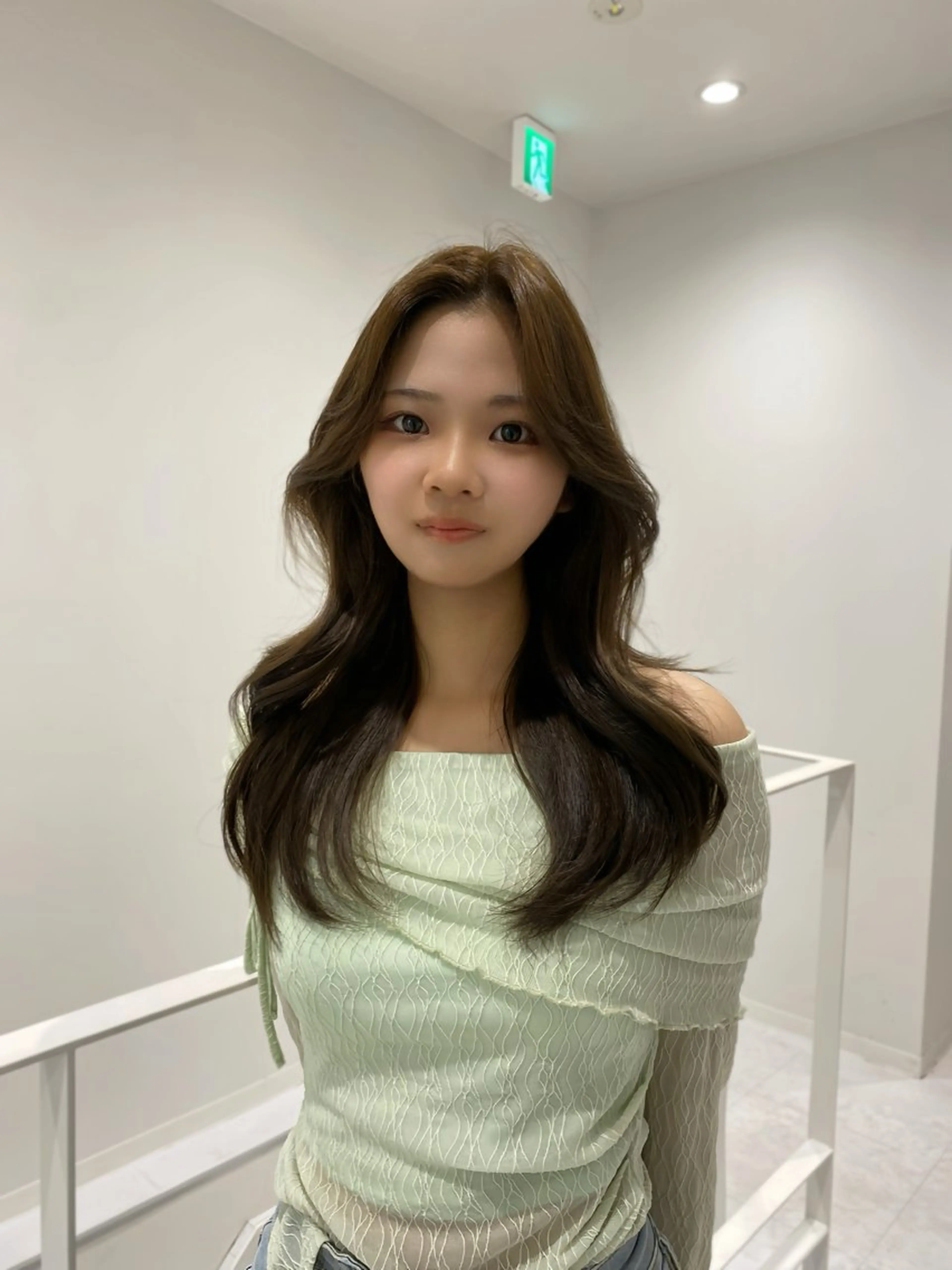 ロング カラー グレージュ オリーブグレージュ オリーブグレー 韓国風ヘア レイヤーカット レイヤー/艶カラー /韓国ヘア/高松のヘアスタイル