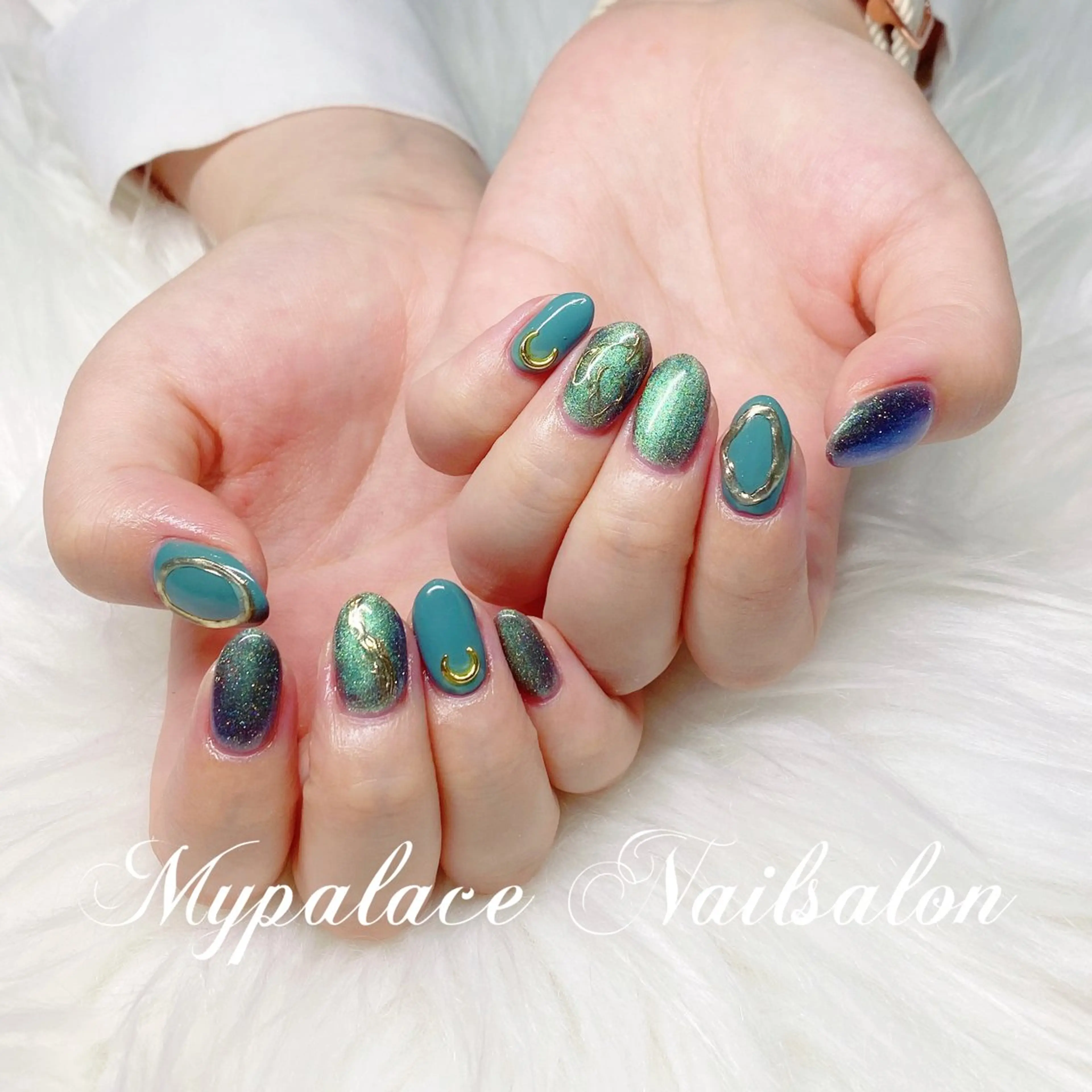 ネイル グリーン マグネットネイル ミラーネイル ハンドネイル Yuis Nailスカルプ専門のネイルデザイン