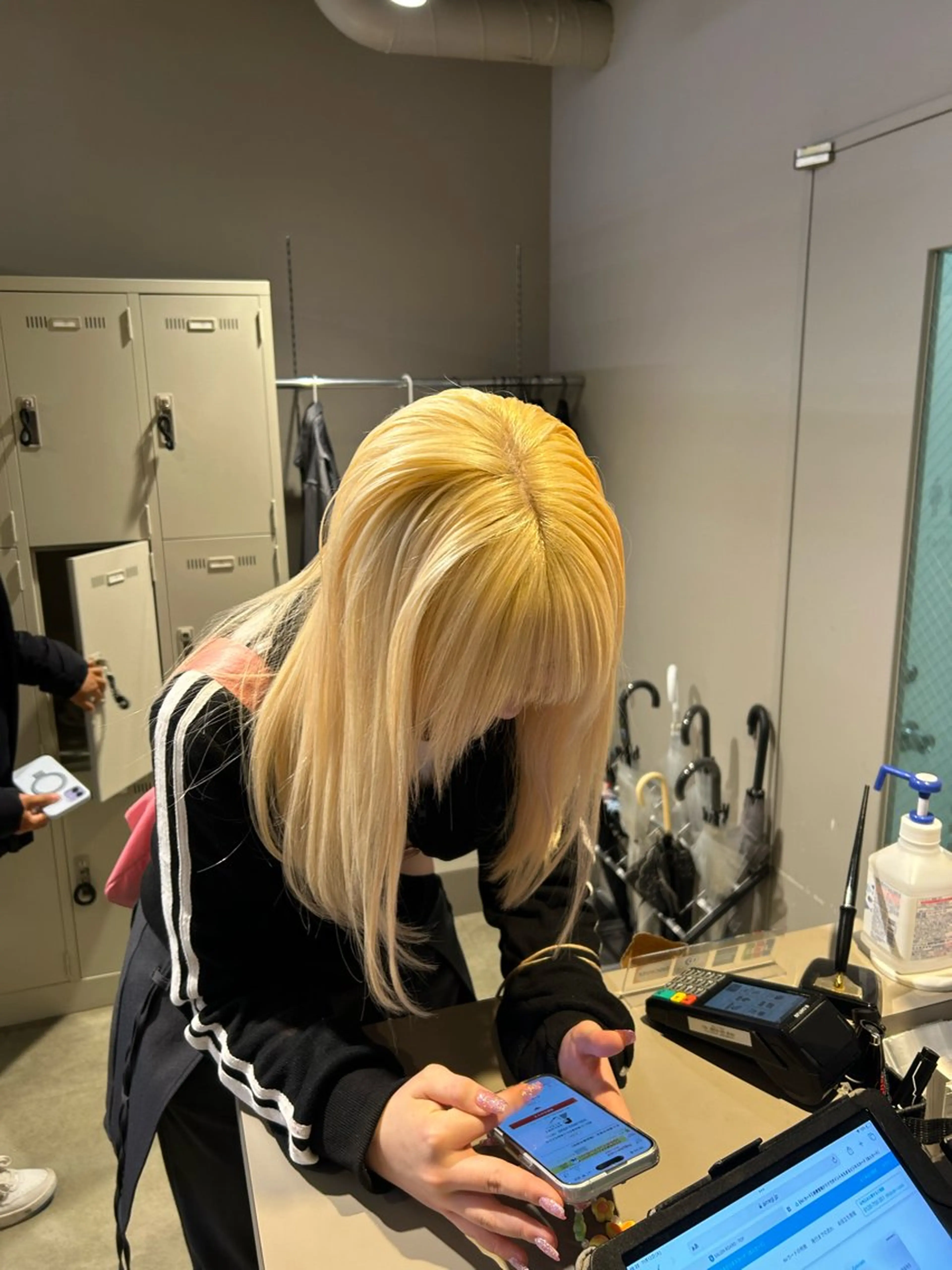 ロング カラー ヘアカラー 韓国ヘア暗髪 ダブルカラーメンズ可のヘアスタイル