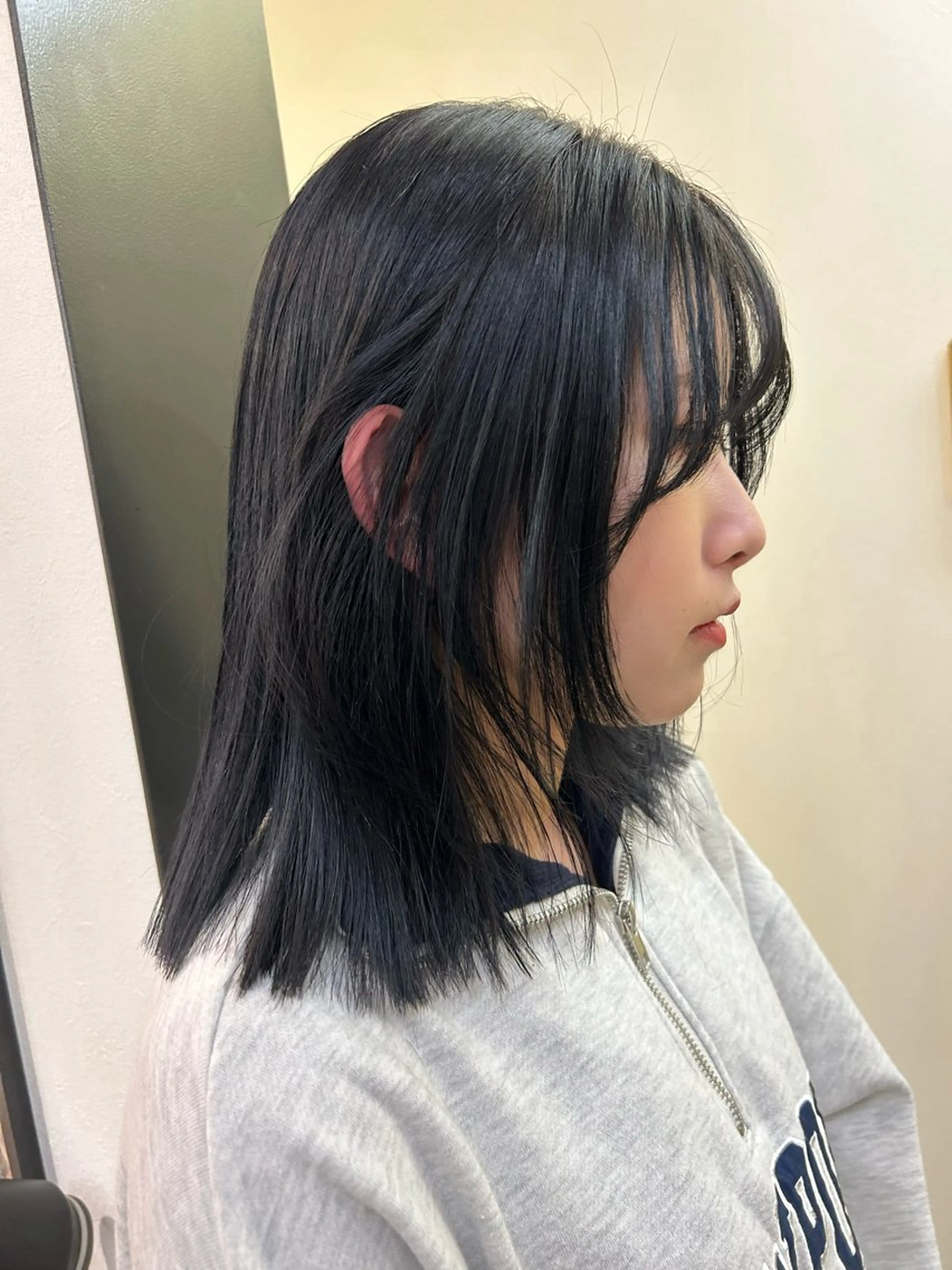 ミディアム カラー 黒髪 ネイビーカラー 顔まわりレイヤー レイヤーカット カット ヘアカラー トリートメント hub hair レイヤー/透明感のヘアスタイル