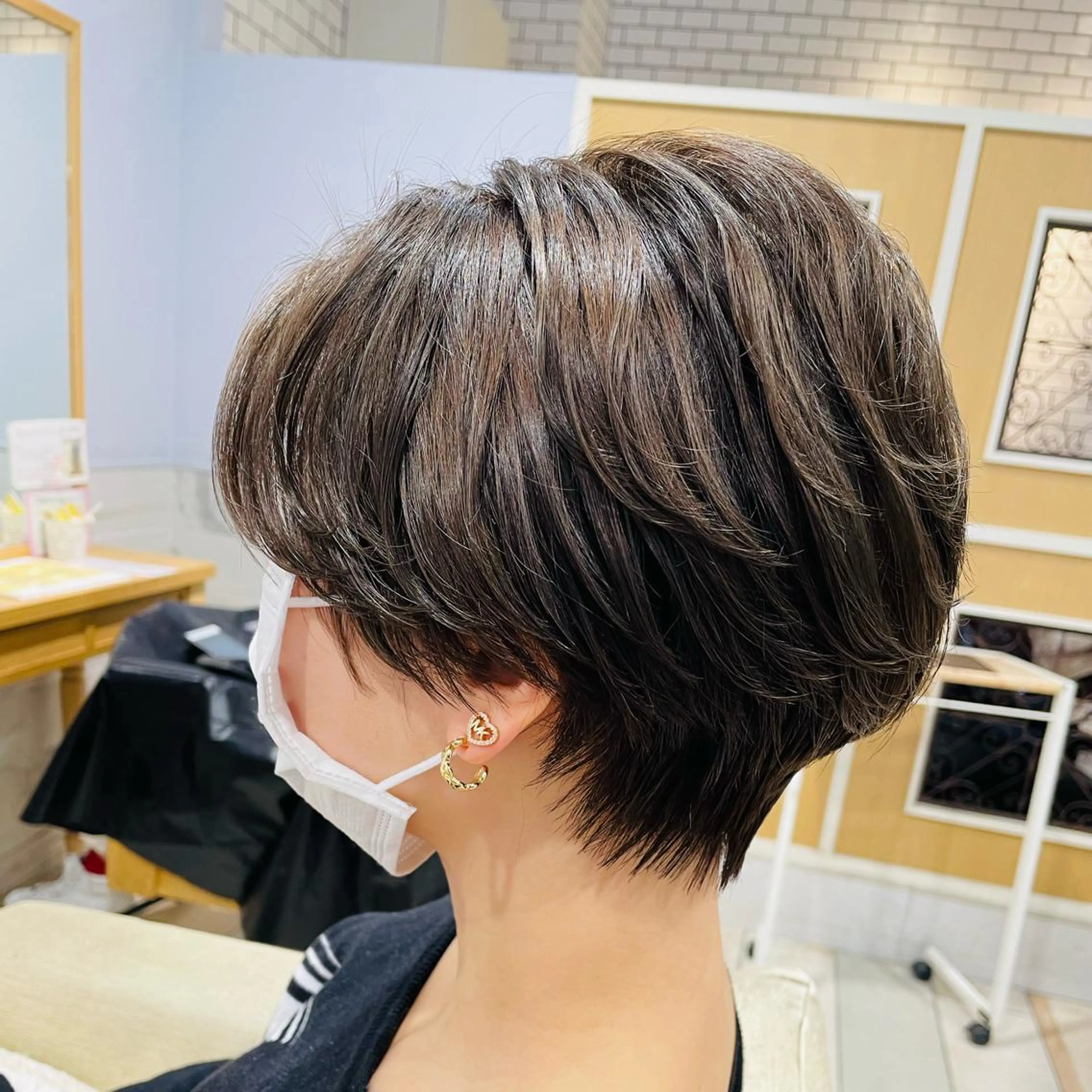 ショート カラー ブラウンカラー ミルクティーブラウン カット パーマ すげ さやかのヘアスタイル