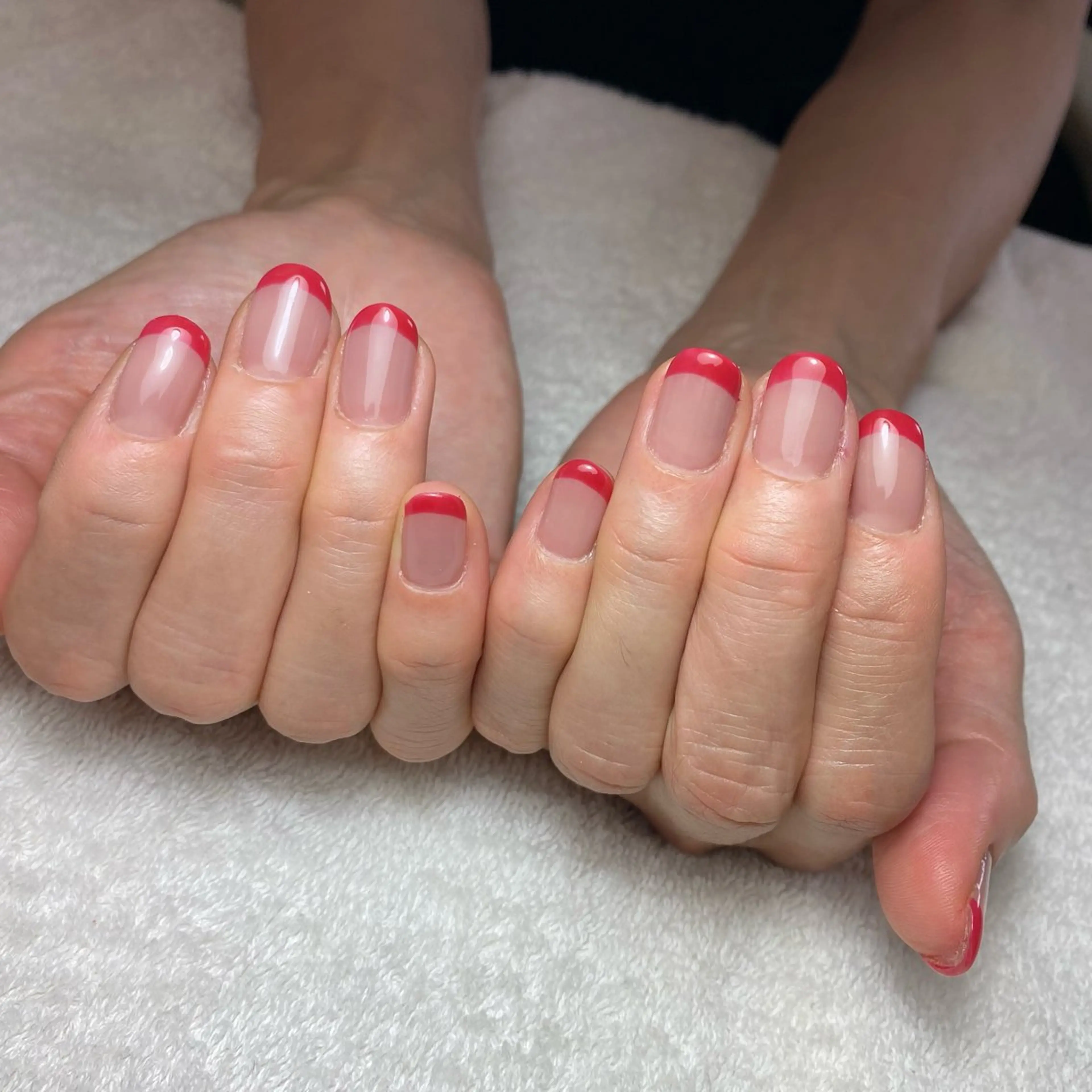 ネイル フレンチネイル 赤色 ハンドネイル COCO+所属・COCO +のエステ・リラクイメージ