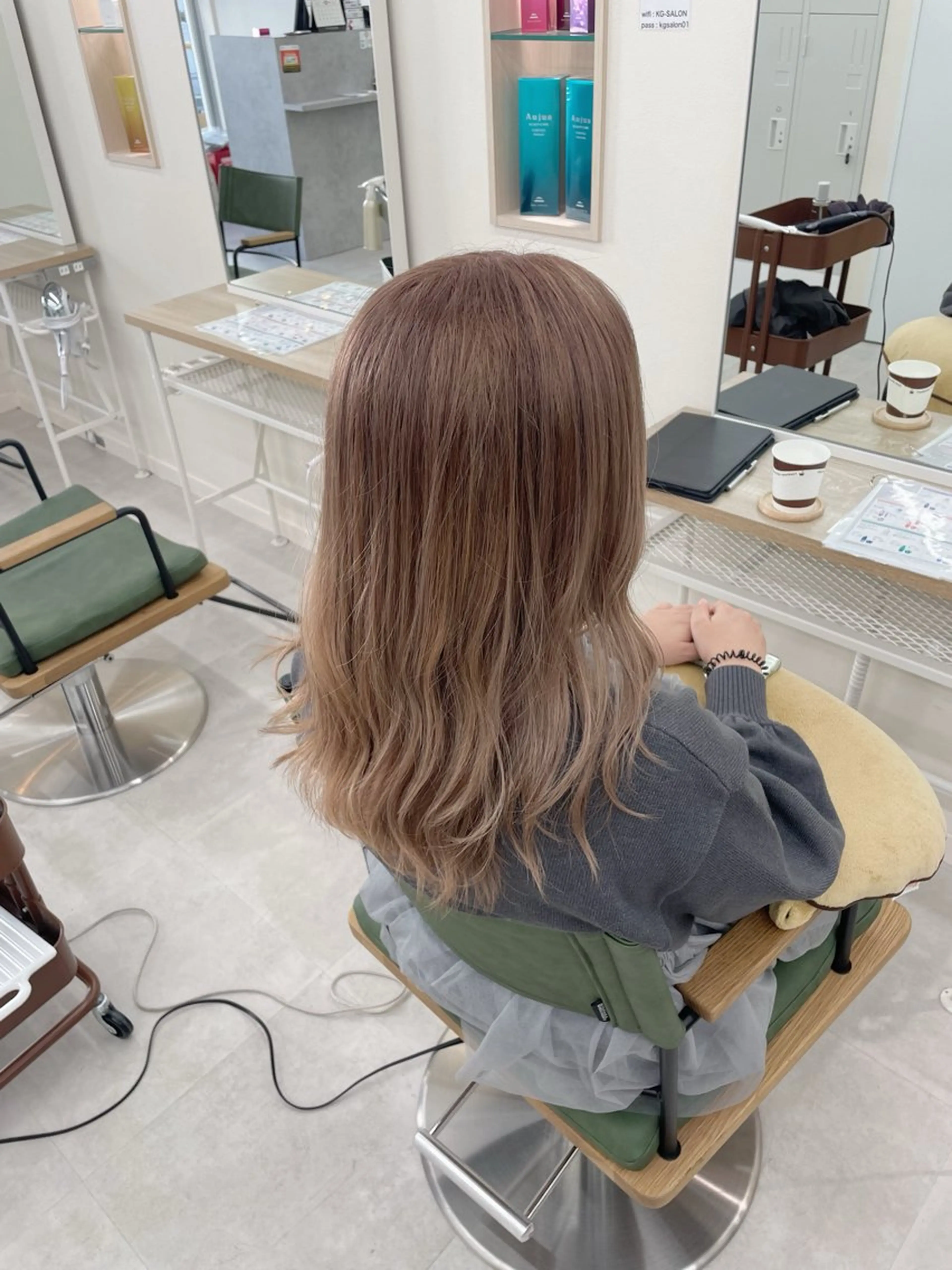 ロング カラー ヘアカラー NaVIユウジ ブリーチカラーのヘアスタイル