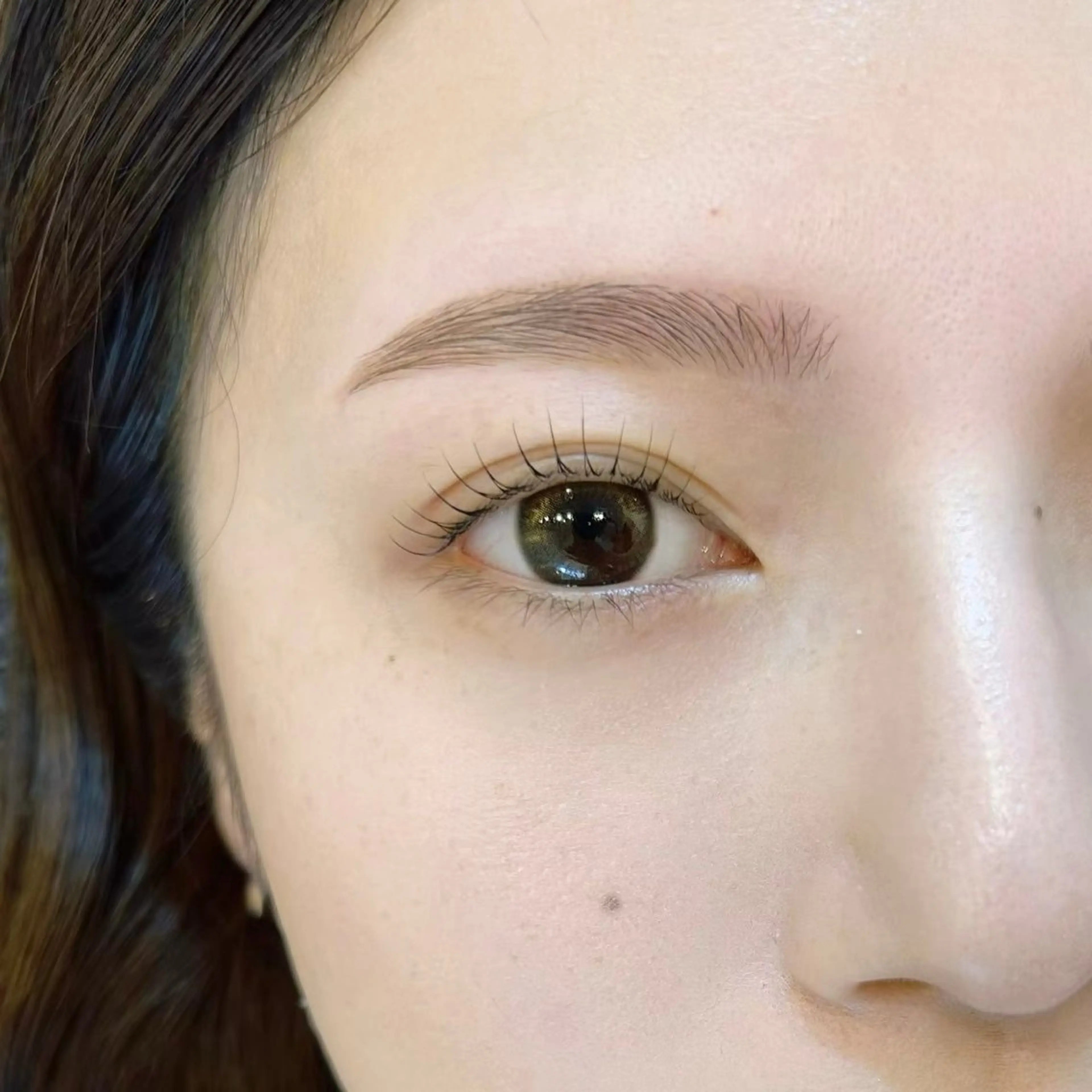〈24歳以下限定〉眉毛ワックス＋間引きの写真