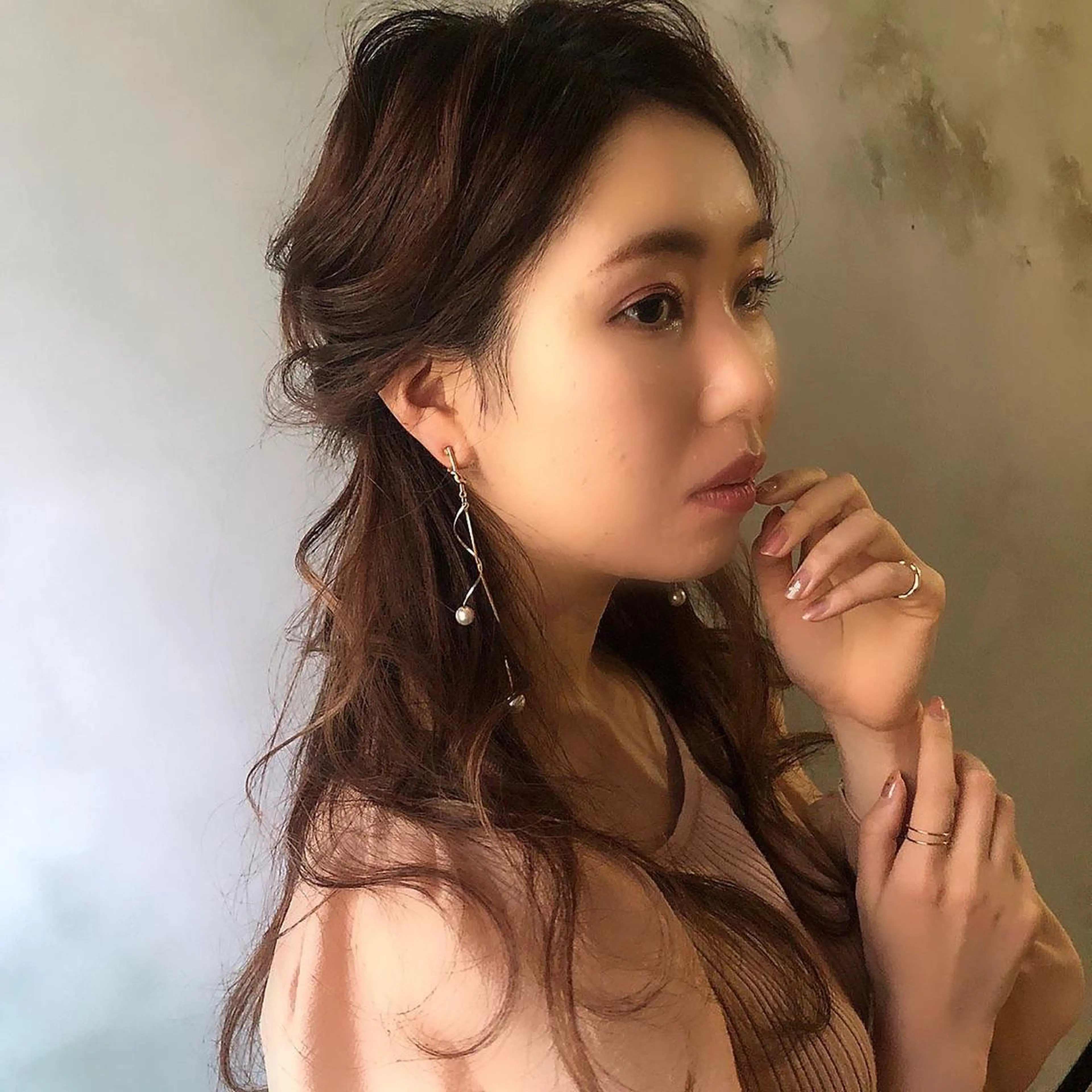 ロング ヘアアレンジ デート 飯塚 沙衣のヘアスタイル